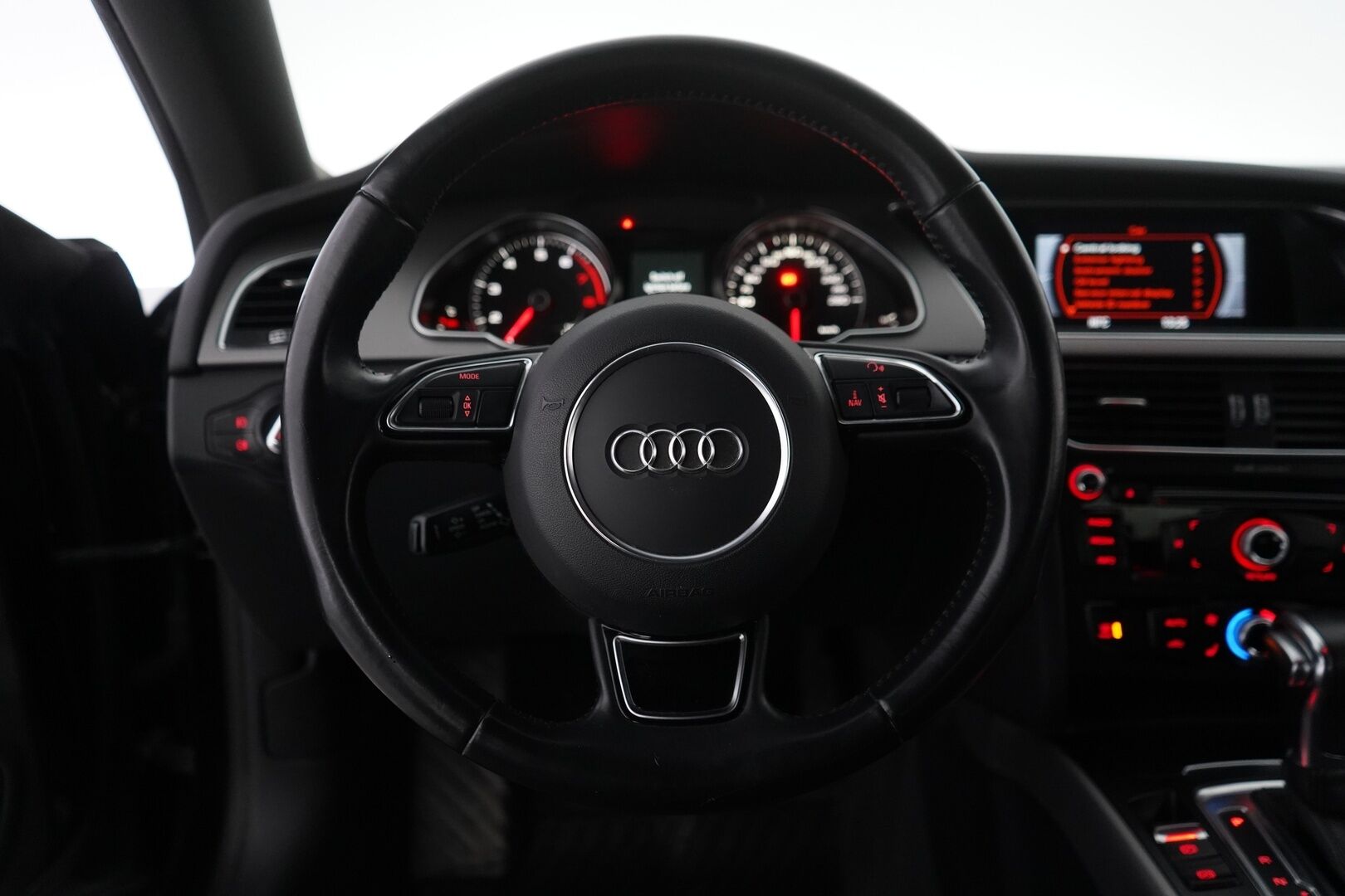 Audi A5 2013 Sportback Black Edition 1.8 TFSI 125 kW *Vakkari / Lohko / Sportti penkit / Tutka* YritysOutlet - Myydään vain yrityksille - Kahdet renkaat alumiinivantein / Suomi-auto / Todella säännöllinen huoltokirja *Tämä auto myydään YritysOutlet -valikoimasta vain yritykselle*