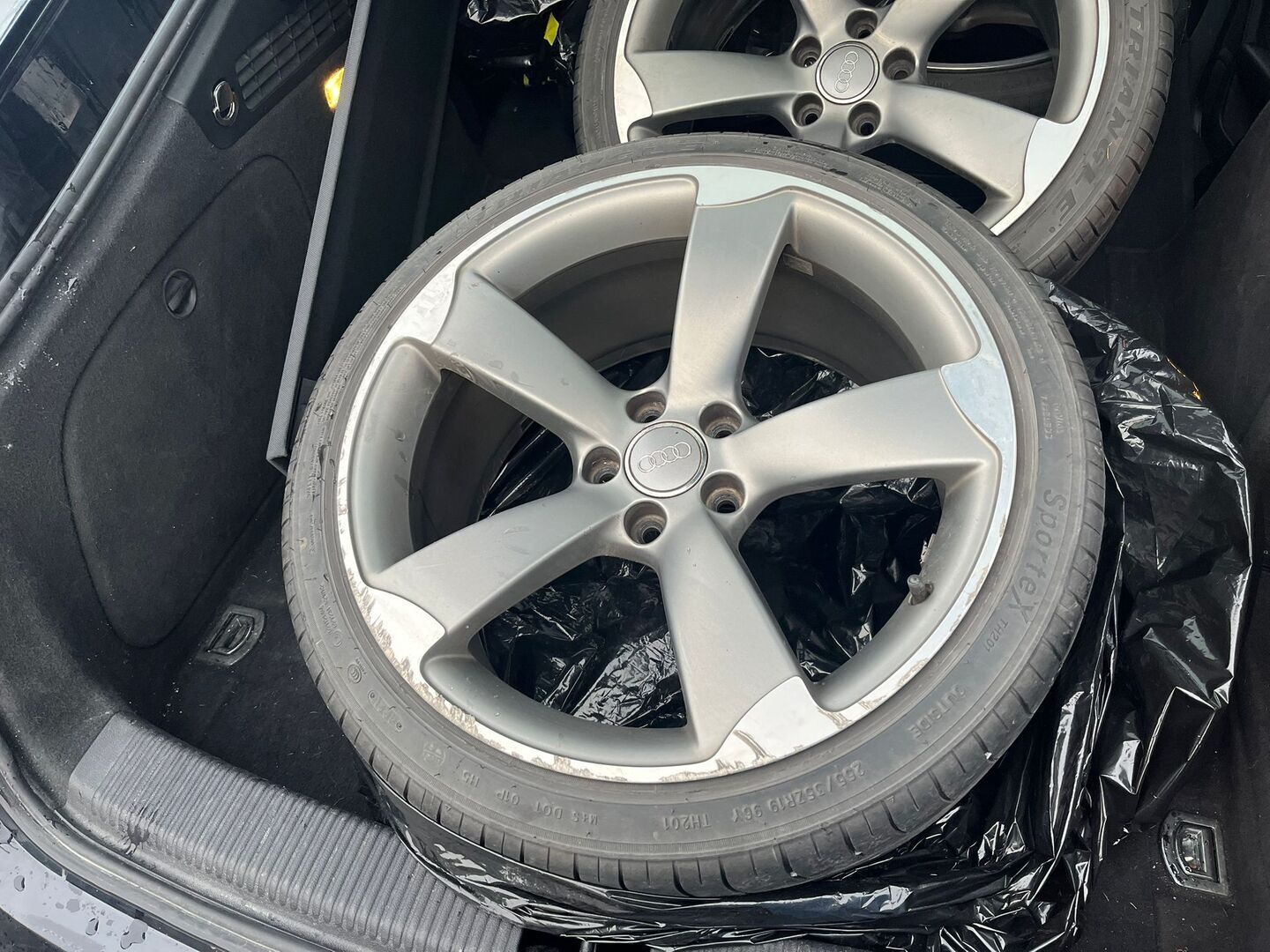 Audi A5 2013 Sportback Black Edition 1.8 TFSI 125 kW *Vakkari / Lohko / Sportti penkit / Tutka* YritysOutlet - Myydään vain yrityksille - Kahdet renkaat alumiinivantein / Suomi-auto / Todella säännöllinen huoltokirja *Tämä auto myydään YritysOutlet -valikoimasta vain yritykselle*