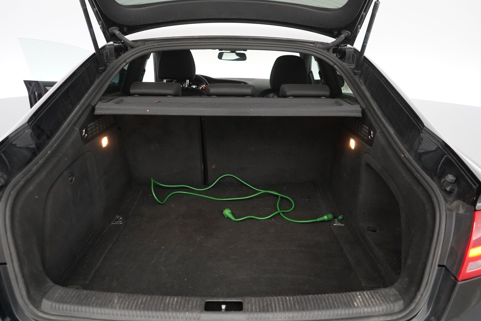 Audi A5 2013 Sportback Black Edition 1.8 TFSI 125 kW *Vakkari / Lohko / Sportti penkit / Tutka* YritysOutlet - Myydään vain yrityksille - Kahdet renkaat alumiinivantein / Suomi-auto / Todella säännöllinen huoltokirja *Tämä auto myydään YritysOutlet -valikoimasta vain yritykselle*