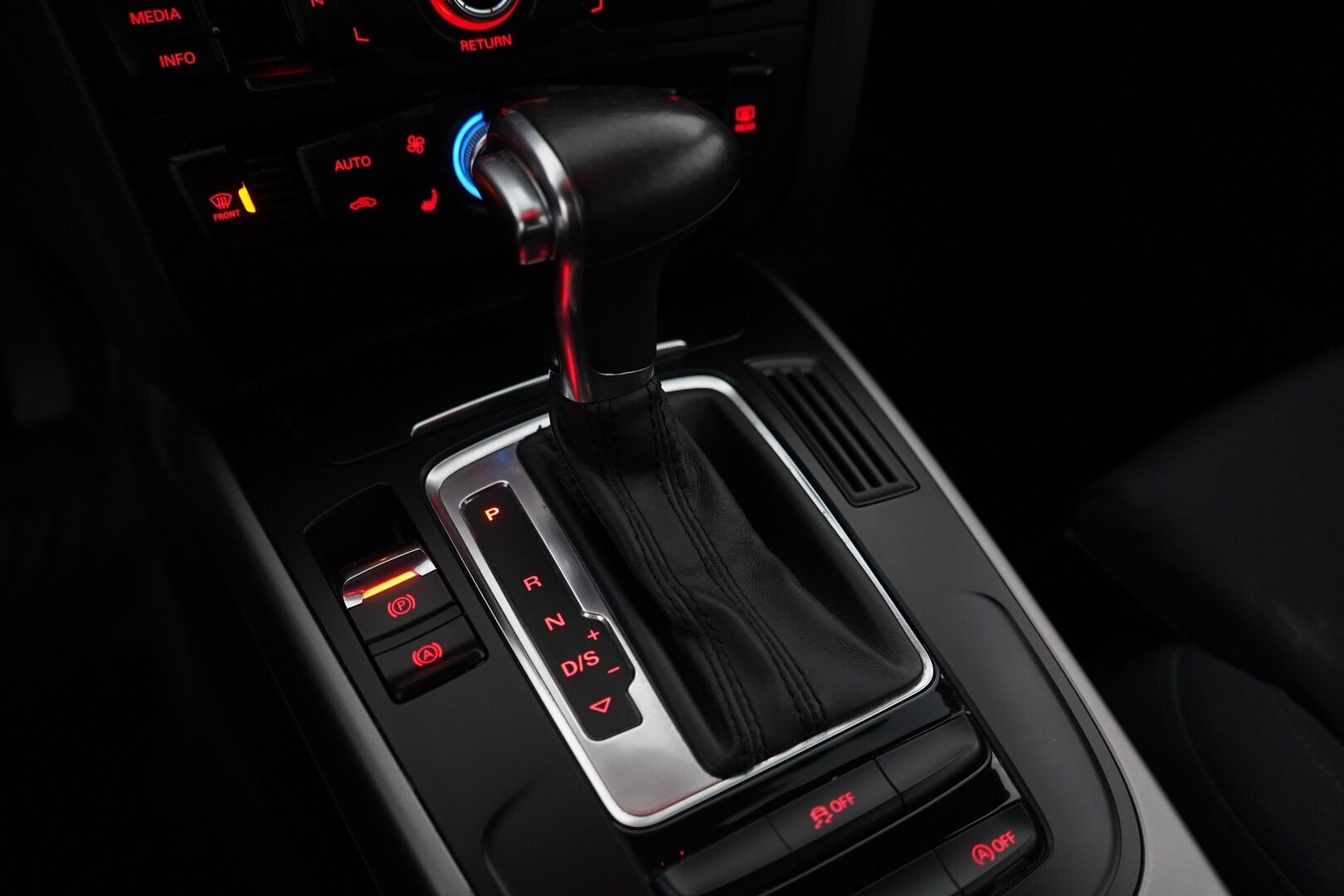 Audi A5 2013 Sportback Black Edition 1.8 TFSI 125 kW *Vakkari / Lohko / Sportti penkit / Tutka* YritysOutlet - Myydään vain yrityksille - Kahdet renkaat alumiinivantein / Suomi-auto / Todella säännöllinen huoltokirja *Tämä auto myydään YritysOutlet -valikoimasta vain yritykselle*