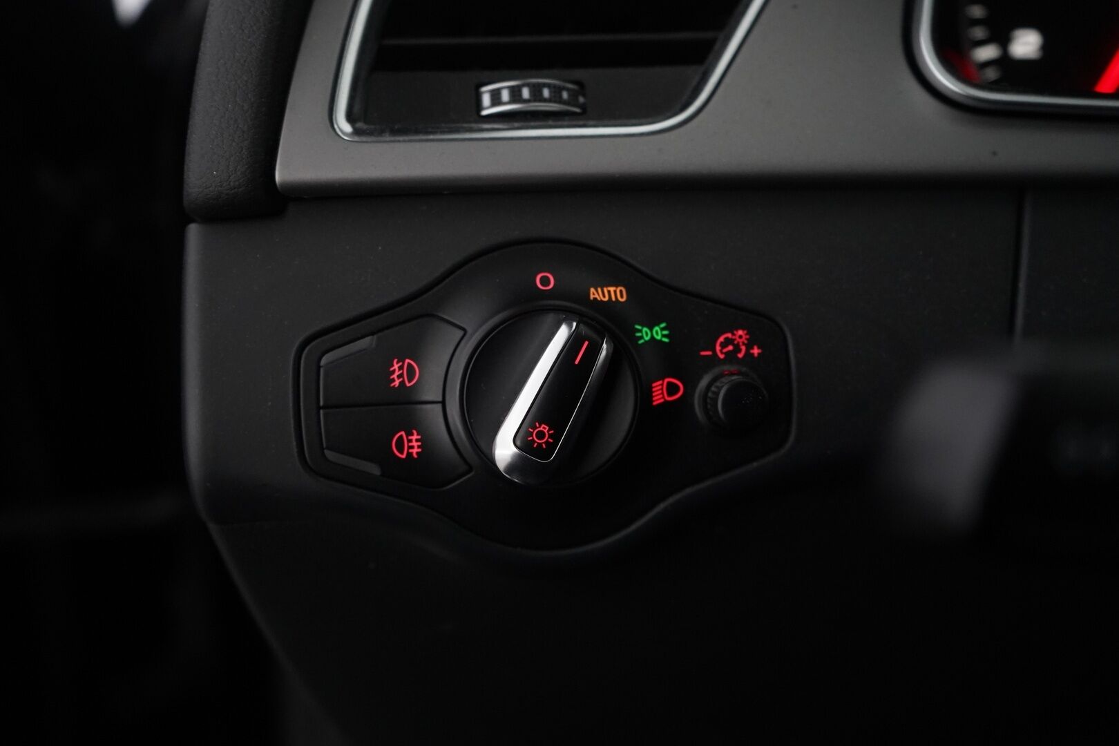 Audi A5 2013 Sportback Black Edition 1.8 TFSI 125 kW *Vakkari / Lohko / Sportti penkit / Tutka* YritysOutlet - Myydään vain yrityksille - Kahdet renkaat alumiinivantein / Suomi-auto / Todella säännöllinen huoltokirja *Tämä auto myydään YritysOutlet -valikoimasta vain yritykselle*