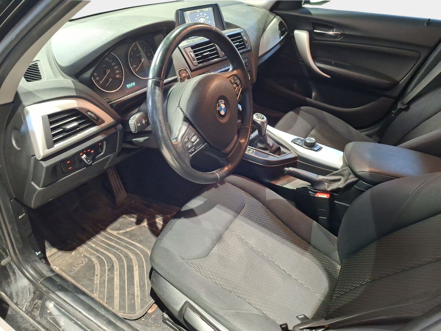 BMW 114 2012 F20 TwinPower Turbo Business - Suomiauto | Vakkari | Lohkolämmitin | Xenon | Peruutustutka | 2x Renkaat aluvantein!