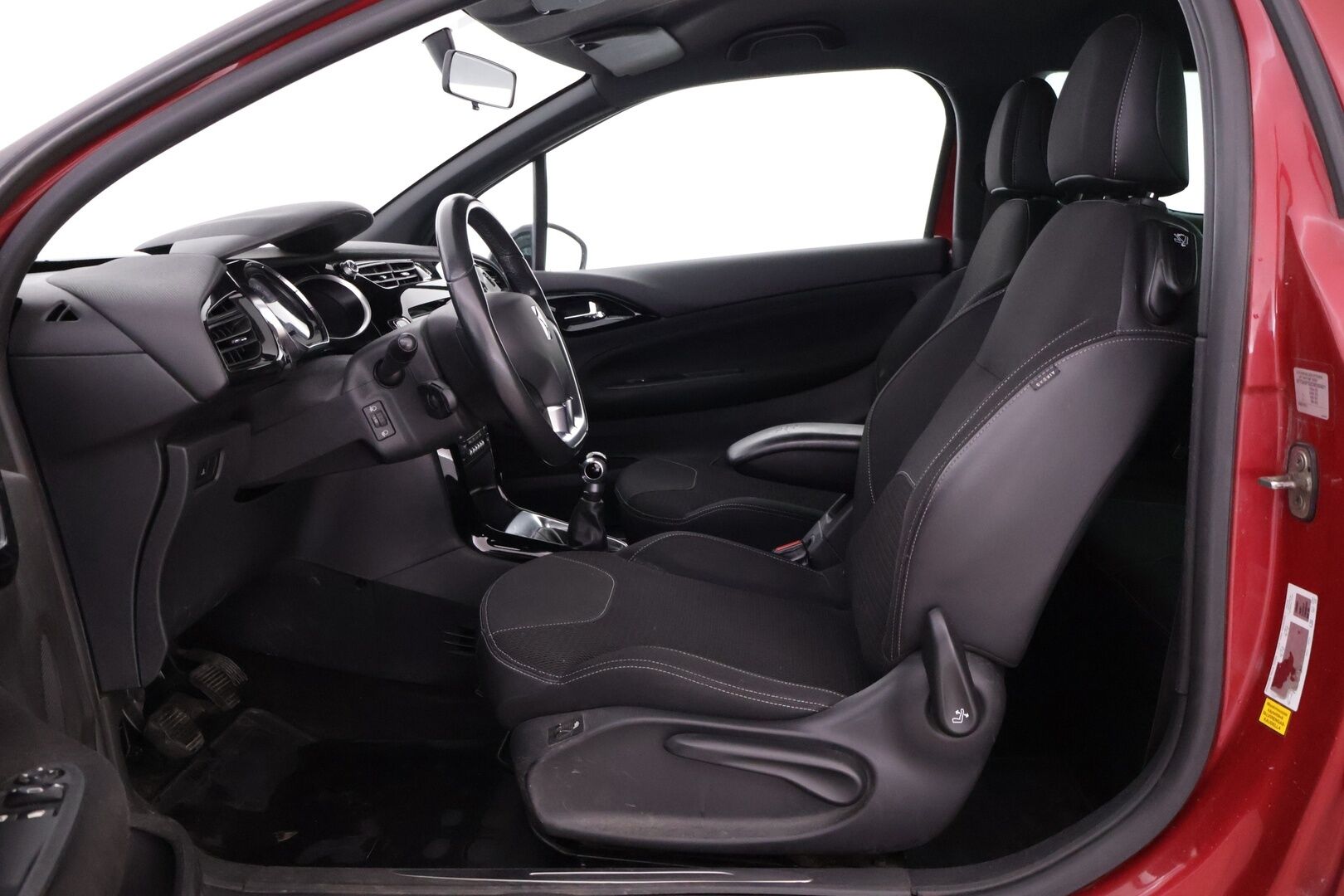 Citroen DS3 2013 VTi 120 So Chic -*Myydään huutokaupat.com* - | Suomi-auto | Vakkari | Lohko | 2x hyvät renkaat |