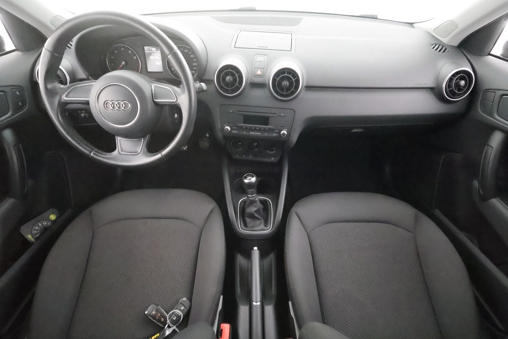 Audi A1 2012 Attraction 1,2 TFSI Start-Stop - | Webasto | Ilmastointi | Penkinlämmittimet | CD-Soitin | Sähköpeilit | Suomi-auto | Kahdet renkaat |