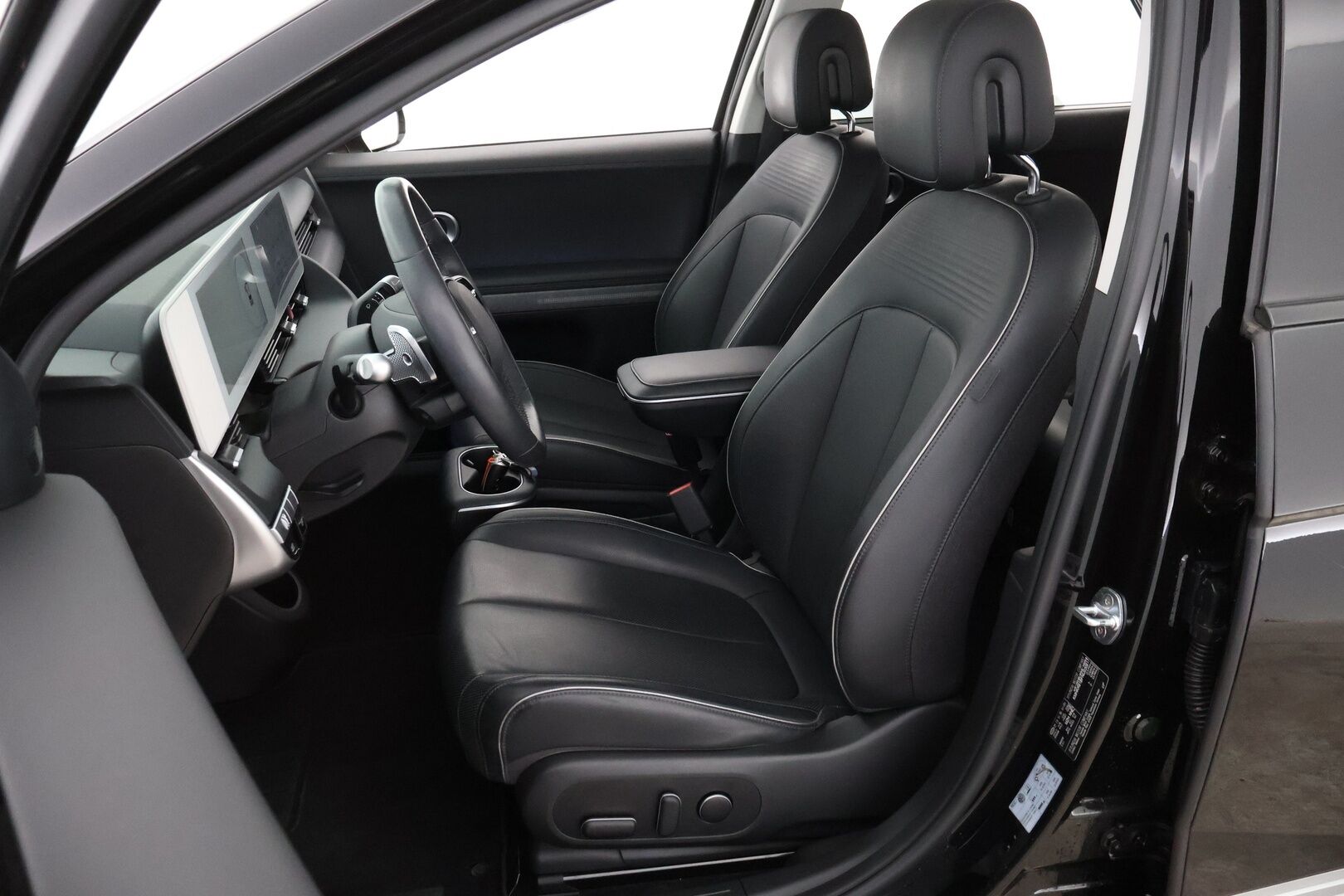 HYUNDAI IONIQ 5 2022 58 kWh 170hv Uniq - Lämpöpumppu / Adapt.Vakkari / HUD / Bose Premium Sound / Ilmastoidut Nahat / KeylessGo / Navi / Supervarusteet!