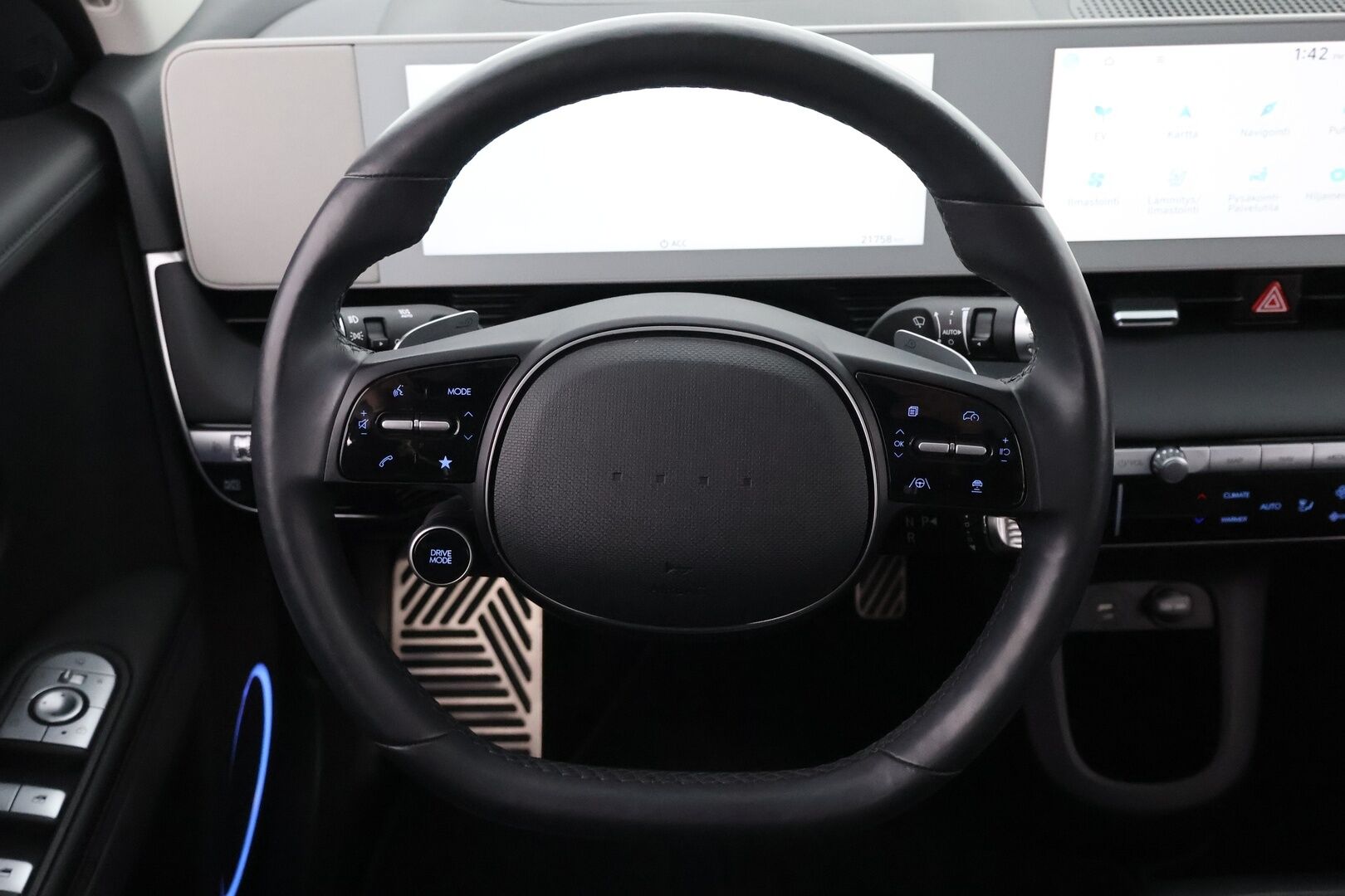 HYUNDAI IONIQ 5 2022 58 kWh 170hv Uniq - Lämpöpumppu / Adapt.Vakkari / HUD / Bose Premium Sound / Ilmastoidut Nahat / KeylessGo / Navi / Supervarusteet!