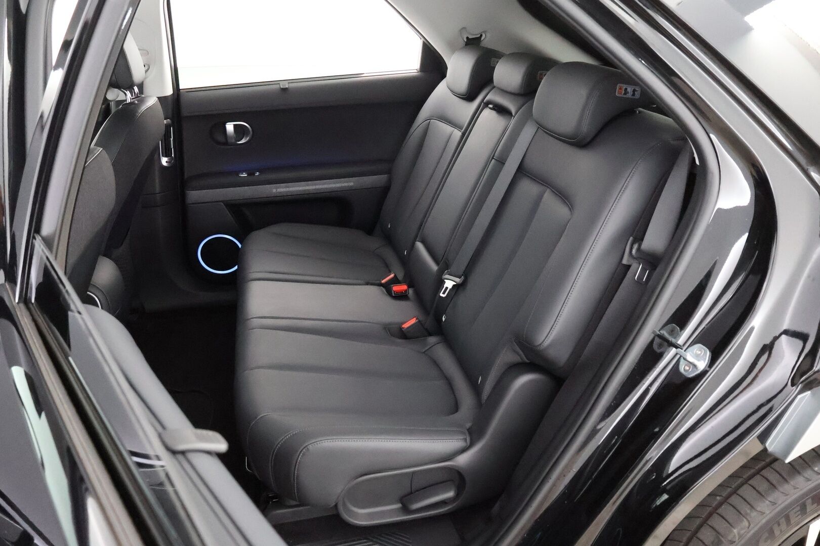 HYUNDAI IONIQ 5 2022 58 kWh 170hv Uniq - Lämpöpumppu / Adapt.Vakkari / HUD / Bose Premium Sound / Ilmastoidut Nahat / KeylessGo / Navi / Supervarusteet!