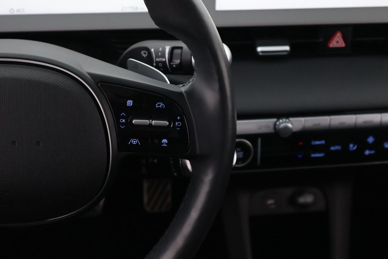 HYUNDAI IONIQ 5 2022 58 kWh 170hv Uniq - Lämpöpumppu / Adapt.Vakkari / HUD / Bose Premium Sound / Ilmastoidut Nahat / KeylessGo / Navi / Supervarusteet!