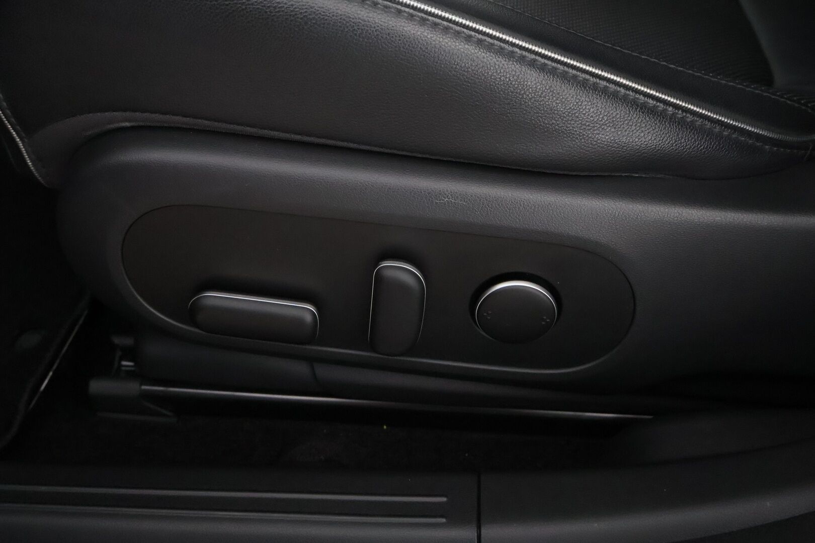 HYUNDAI IONIQ 5 2022 58 kWh 170hv Uniq - Lämpöpumppu / Adapt.Vakkari / HUD / Bose Premium Sound / Ilmastoidut Nahat / KeylessGo / Navi / Supervarusteet!