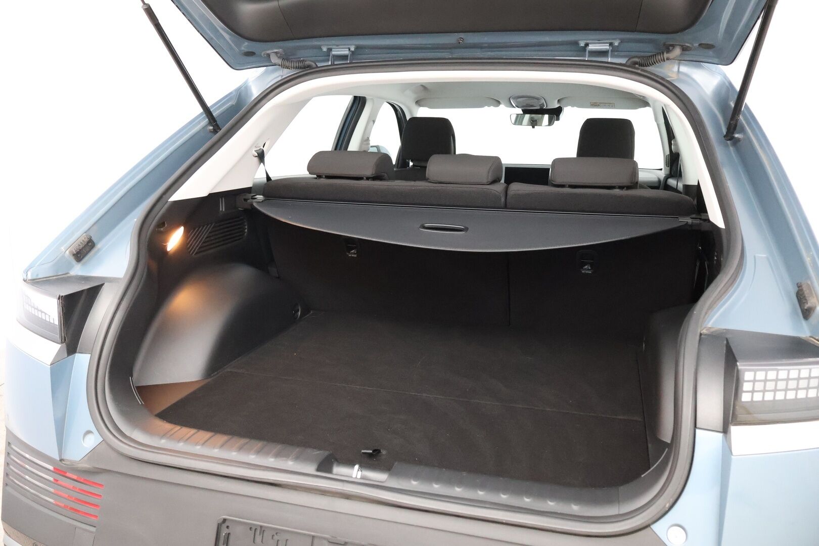 HYUNDAI IONIQ 5 2022 AWD Style 73kWh - 3,99 % KORKOTARJOUS TÄHÄN AUTOON - Lämpöpumppu / Vetokoukku / Adapt.Vakkari / Peruutuskamera / HDA / Merkkihuollot / Navi / Apple&Android / Huippusiisti!