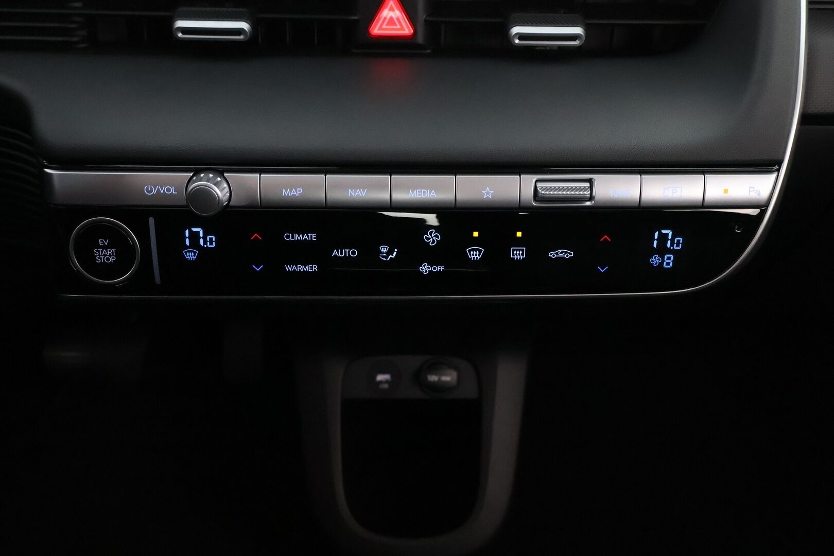 HYUNDAI IONIQ 5 2022 AWD Style 73kWh - 3,99 % KORKOTARJOUS TÄHÄN AUTOON - Lämpöpumppu / Vetokoukku / Adapt.Vakkari / Peruutuskamera / HDA / Merkkihuollot / Navi / Apple&Android / Huippusiisti!
