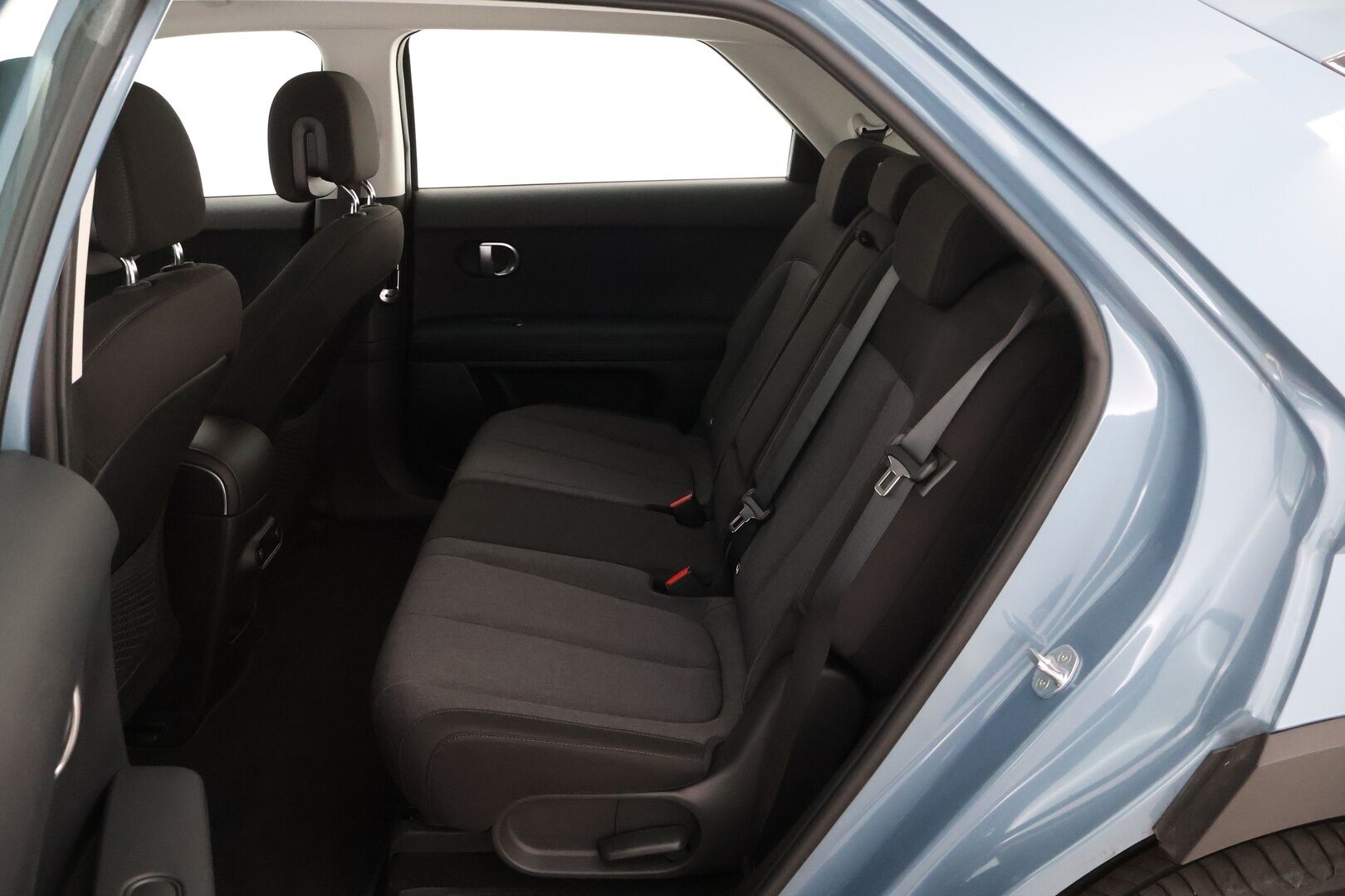 HYUNDAI IONIQ 5 2022 AWD Style 73kWh - 3,99 % KORKOTARJOUS TÄHÄN AUTOON - Lämpöpumppu / Vetokoukku / Adapt.Vakkari / Peruutuskamera / HDA / Merkkihuollot / Navi / Apple&Android / Huippusiisti!