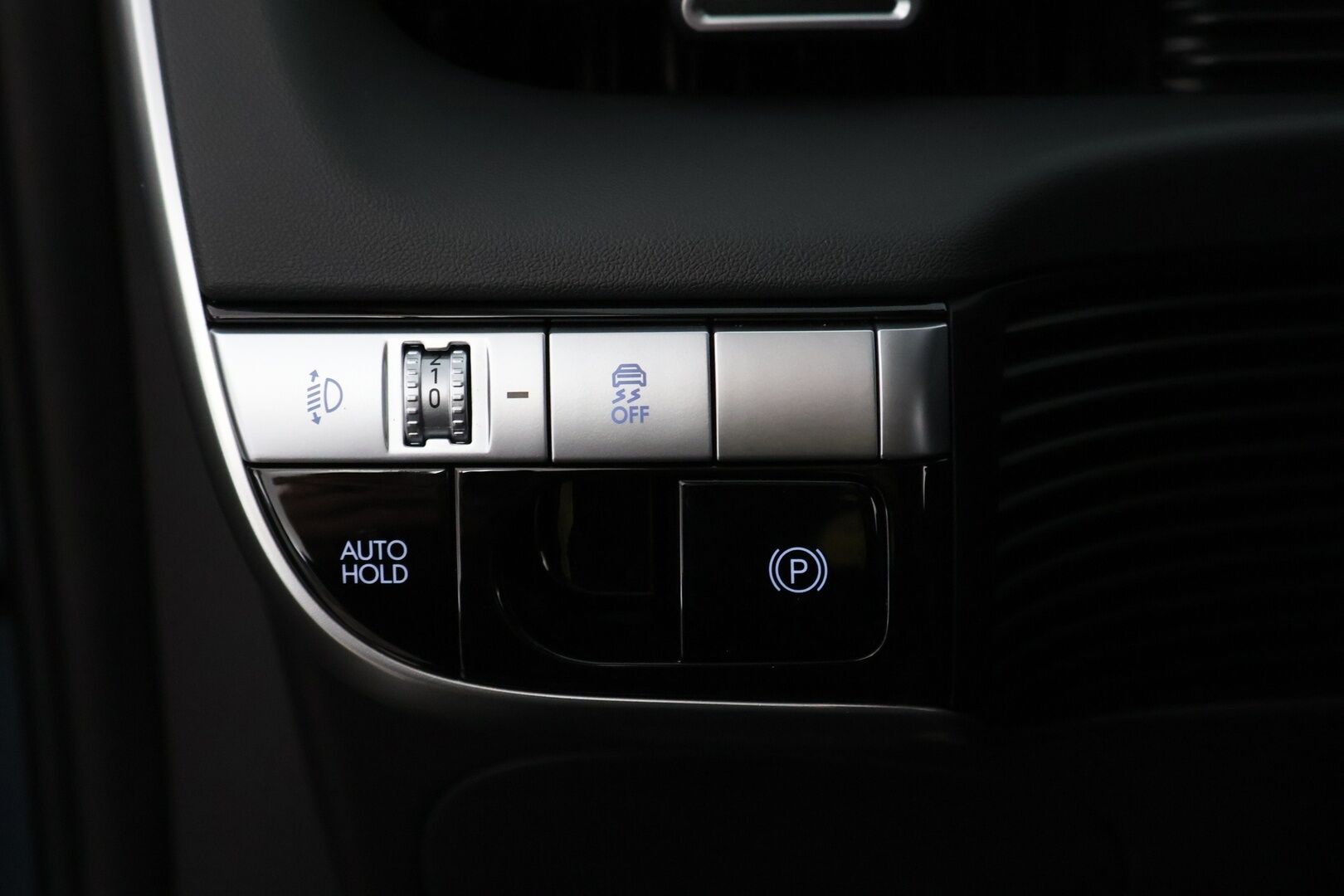 HYUNDAI IONIQ 5 2022 AWD Style 73kWh - 3,99 % KORKOTARJOUS TÄHÄN AUTOON - Lämpöpumppu / Vetokoukku / Adapt.Vakkari / Peruutuskamera / HDA / Merkkihuollot / Navi / Apple&Android / Huippusiisti!