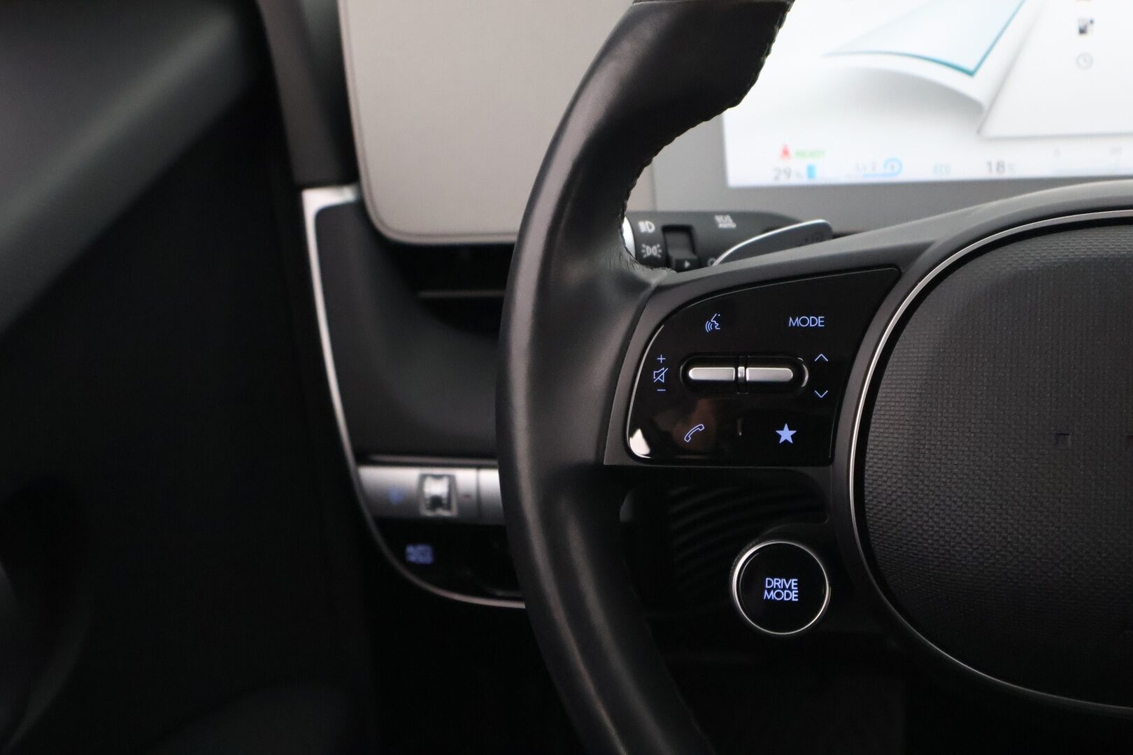 HYUNDAI IONIQ 5 2022 AWD Style 73kWh - 3,99 % KORKOTARJOUS TÄHÄN AUTOON - Lämpöpumppu / Vetokoukku / Adapt.Vakkari / Peruutuskamera / HDA / Merkkihuollot / Navi / Apple&Android / Huippusiisti!