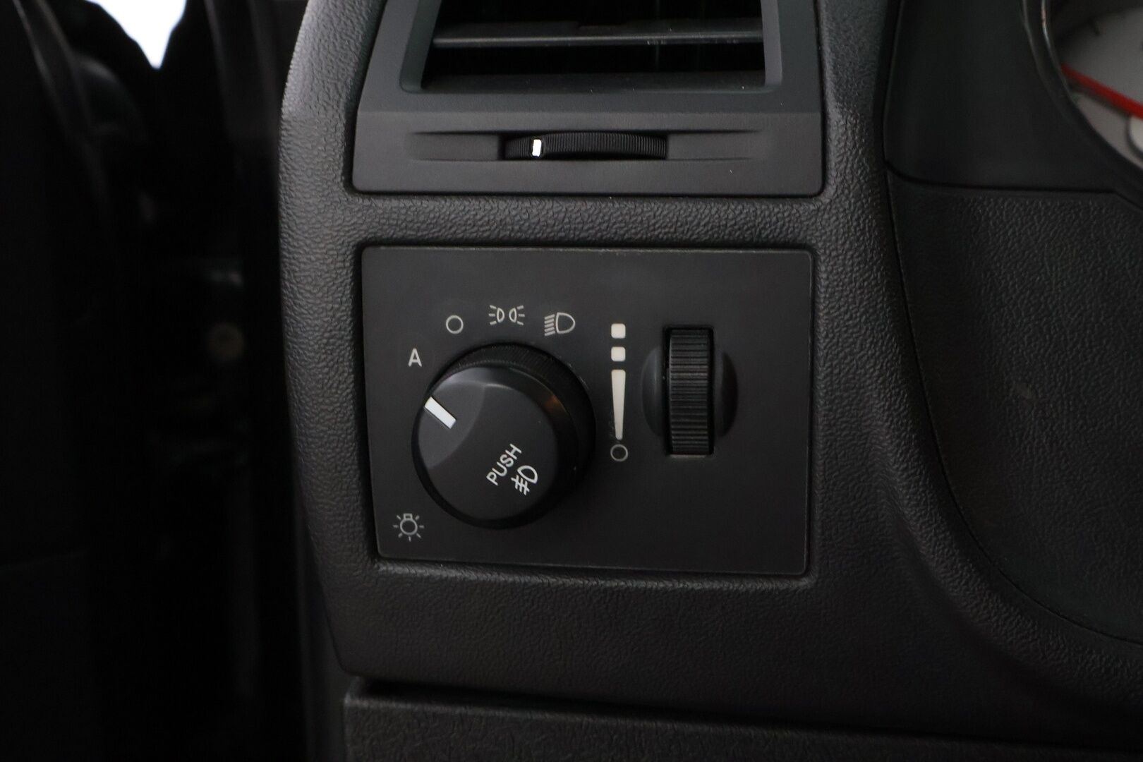 Dodge Challenger 2008 6,1 SRT8 HEMI First Edition - YritysOutlet - Myydään vain yrityksille - – Tämä auto myydään YritysOutlet -valikoimasta vain yritykselle