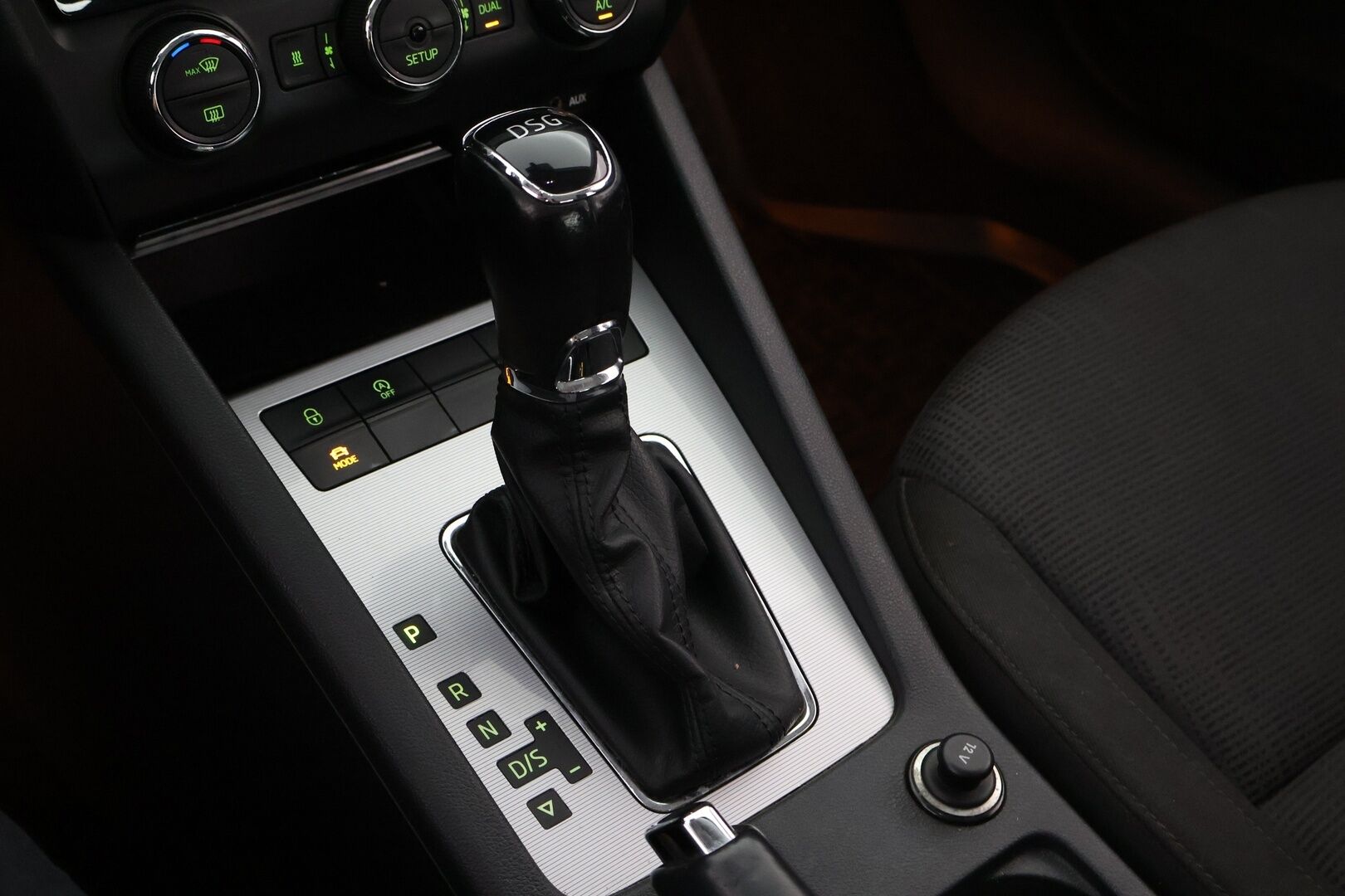 Skoda Octavia 2013 1,8 TSI Elegance DSG Autom. - YritysOutlet - Myydään vain yrityksille - - YritysOutlet - Myydään vain yrityksille