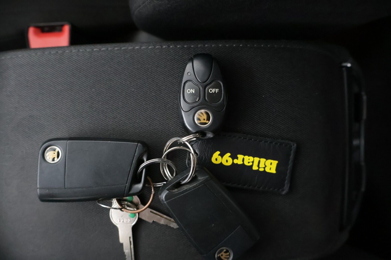 Skoda Octavia 2013 1,8 TSI Elegance DSG Autom.  YritysOutlet - Myydään vain yrityksille - Suomi-auto | Vakionopeudensäädin | Peruutustutkat | Lasikattoluukku | Keyless | Ilmastointi | 2x Renkaat 