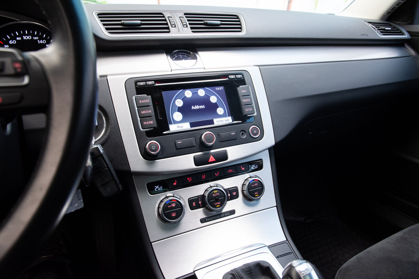 Volkswagen Passat 2013 Sedan Highline 2,0 TDI 103 kW (140 hv) BlueMotion Technology DSG-automaatti - | Webasto | Kattoluukku | Vakkari | Nahka-alcantara | Tutkat | Navi | Suomi-auto |