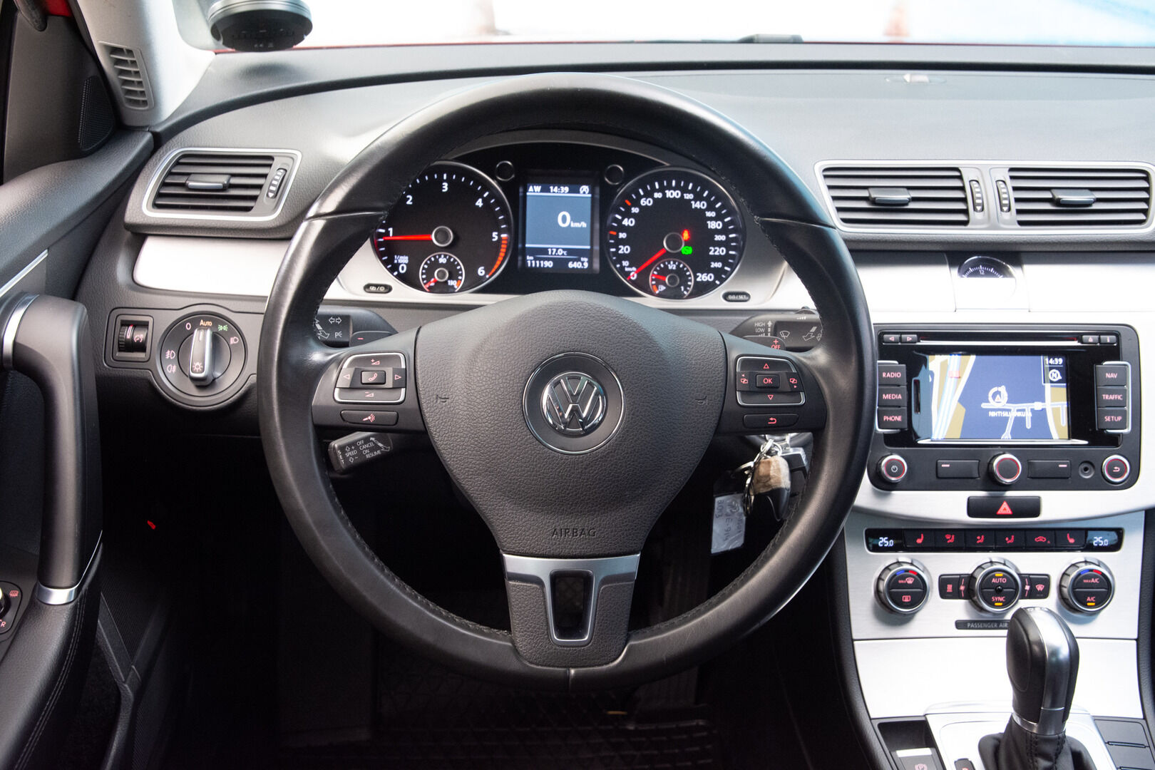 Volkswagen Passat 2013 Sedan Highline 2,0 TDI 103 kW (140 hv) BlueMotion Technology DSG-automaatti - | Webasto | Kattoluukku | Vakkari | Nahka-alcantara | Tutkat | Navi | Suomi-auto |
