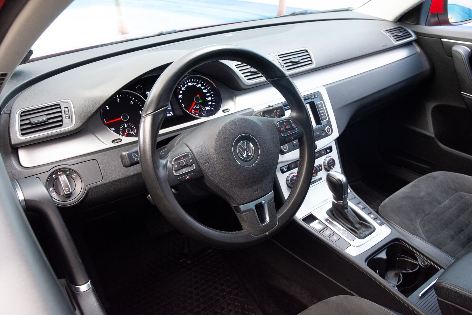 Volkswagen Passat 2013 Sedan Highline 2,0 TDI 103 kW (140 hv) BlueMotion Technology DSG-automaatti - | Webasto | Kattoluukku | Vakkari | Nahka-alcantara | Tutkat | Navi | Suomi-auto |