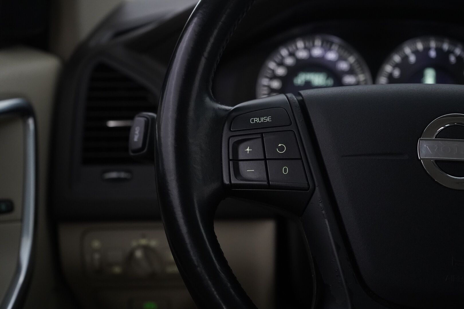 Volvo XC60 2012 T5 Summum aut. - Myydään  Huutokaupat.com - Myydään huutokaupat.com