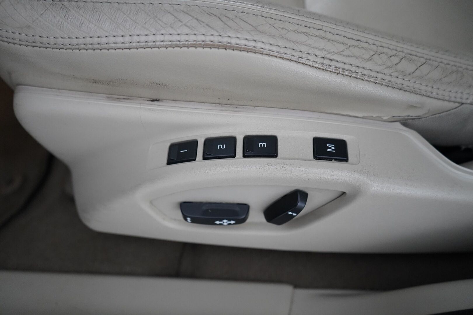 Volvo XC60 2012 T5 Summum aut. - Myydään  Huutokaupat.com - Myydään huutokaupat.com