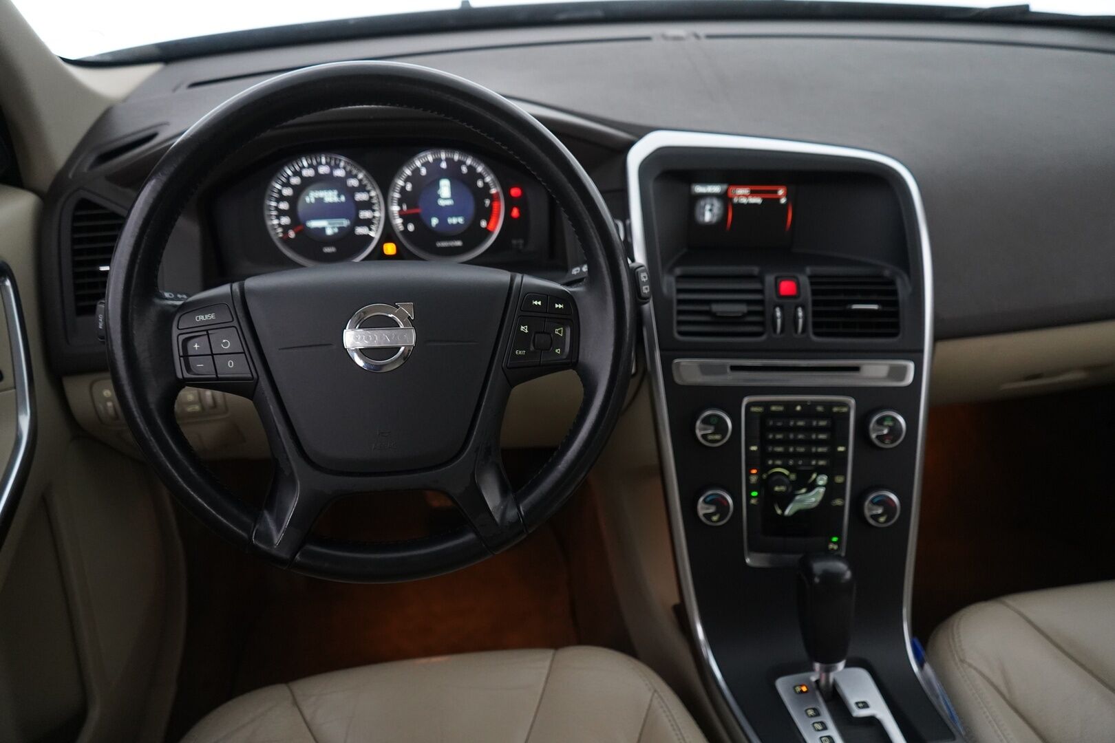 Volvo XC60 2012 T5 Summum aut. - Myydään  Huutokaupat.com - Myydään huutokaupat.com