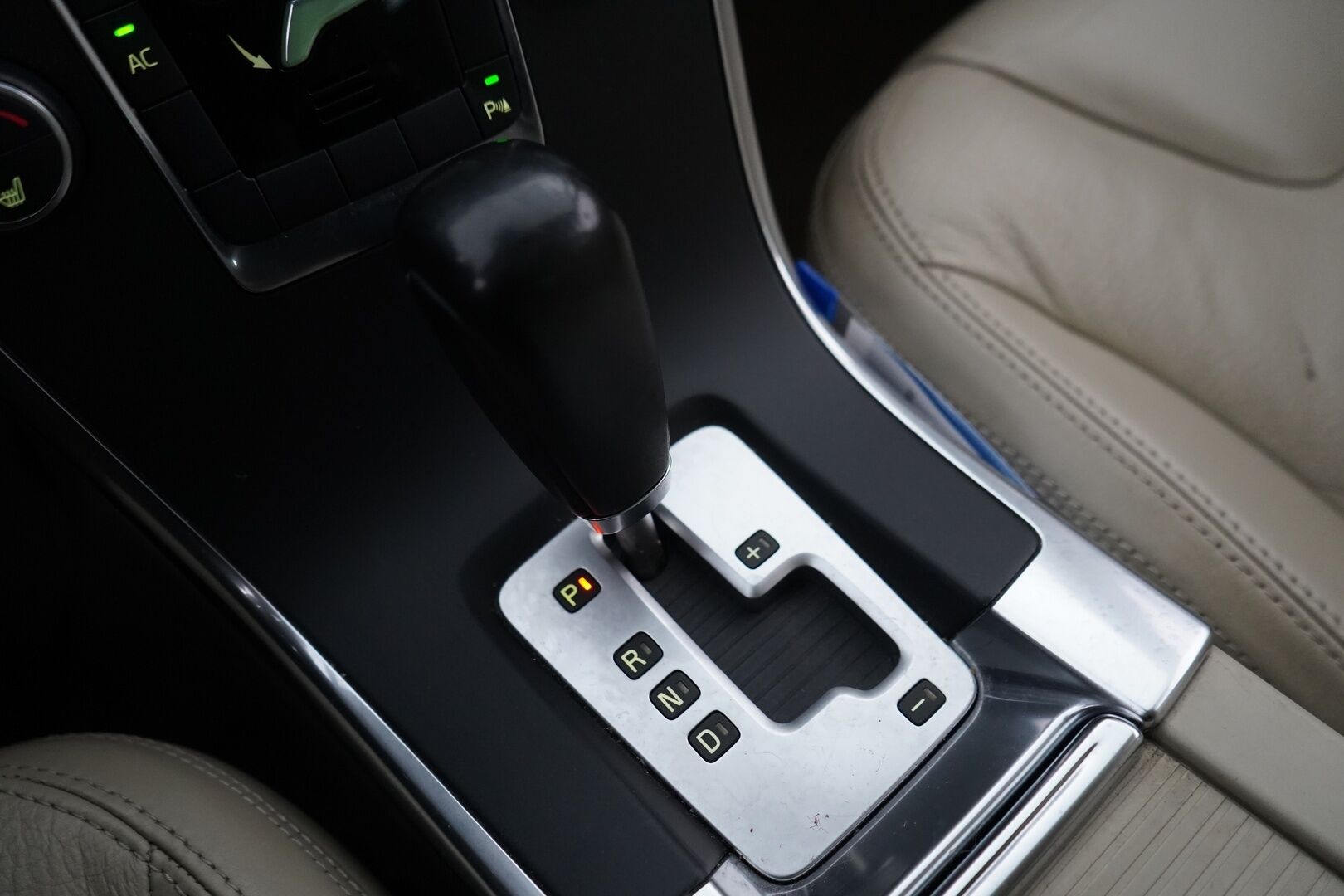 Volvo XC60 2012 T5 Summum aut. - Myydään  Huutokaupat.com - Myydään huutokaupat.com