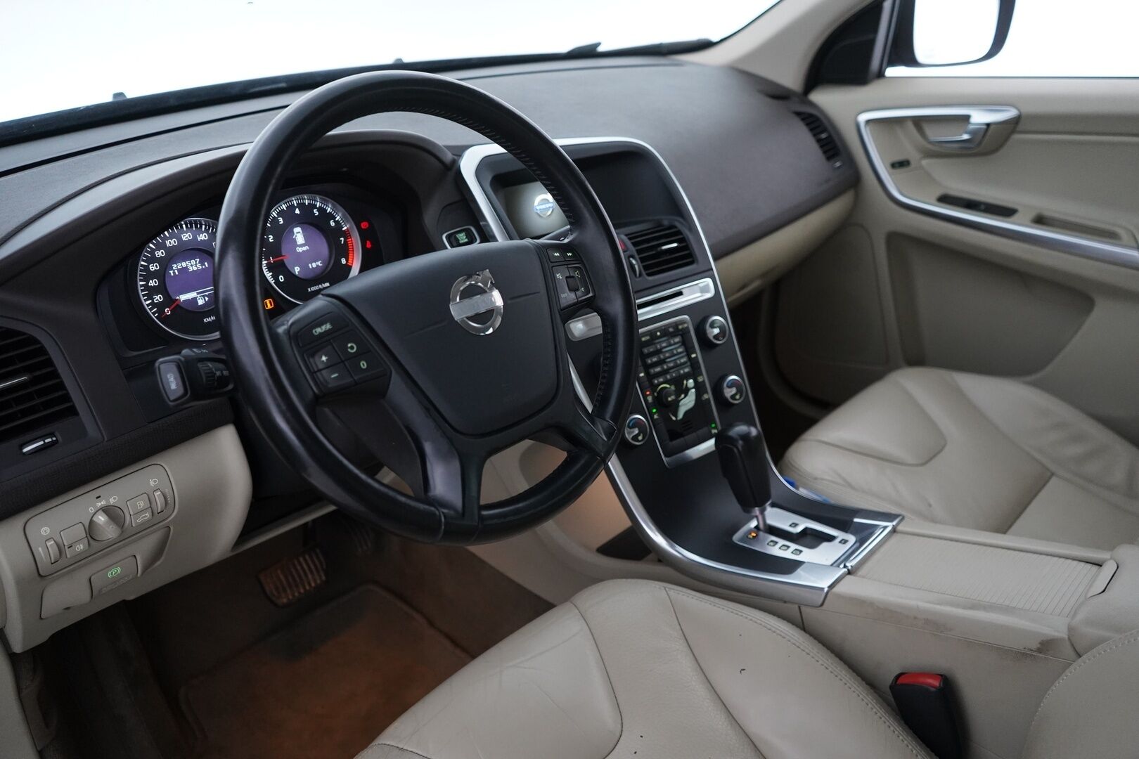 Volvo XC60 2012 T5 Summum aut. - Myydään  Huutokaupat.com - Myydään huutokaupat.com