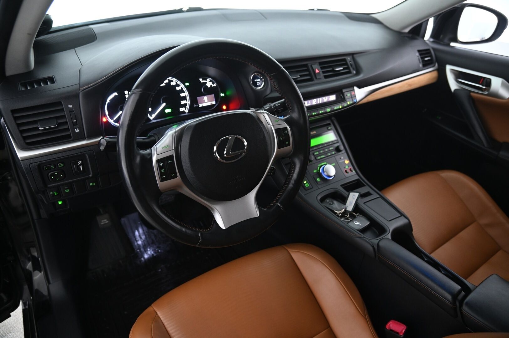 Lexus CT 2013 200h Hybrid A Esteem - Suomi-auto | Ruskeat Nahat | Vakkari | P.tutkat | 2 Renkaat & Aluvanteet