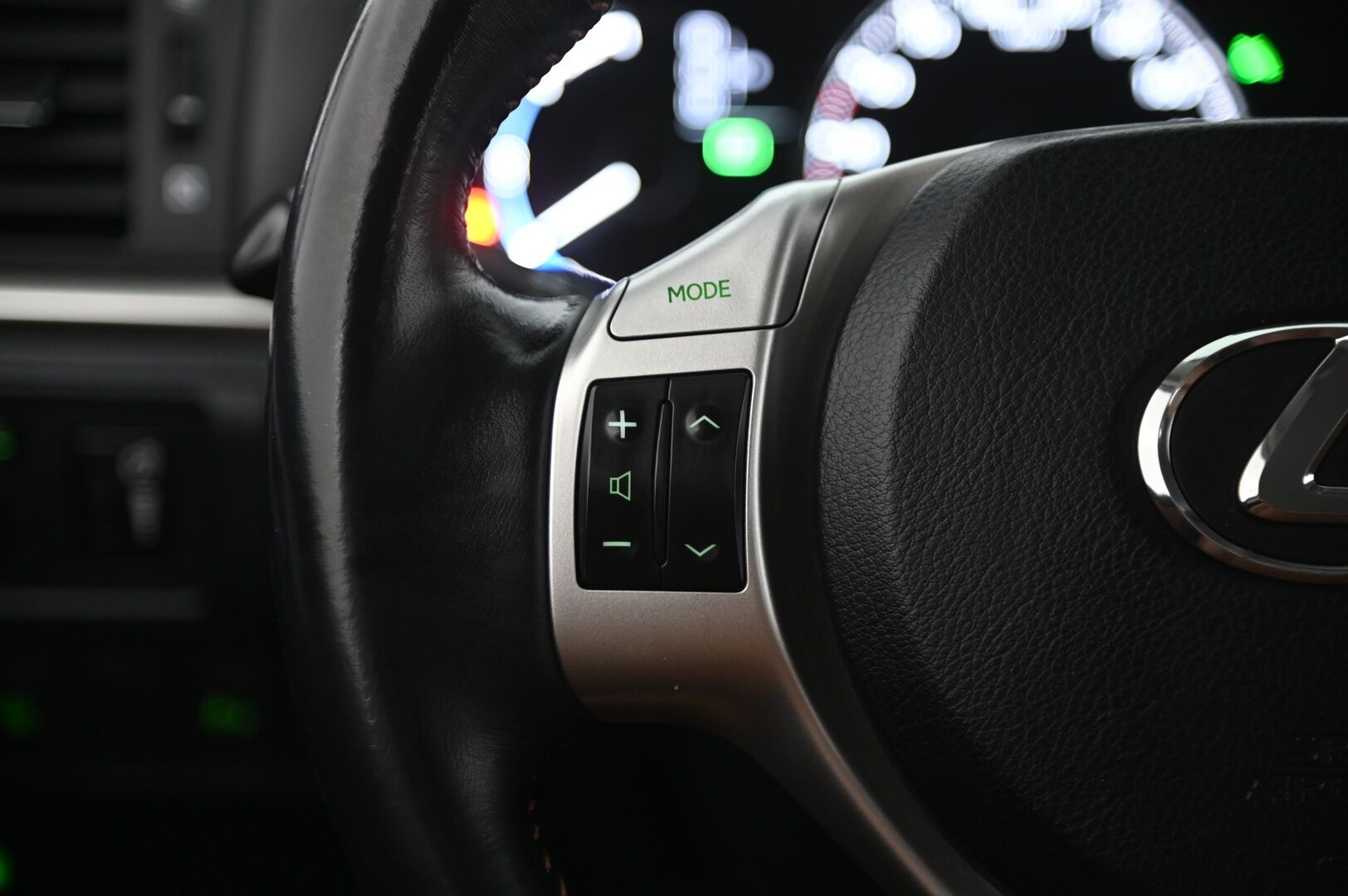 Lexus CT 2013 200h Hybrid A Esteem - Suomi-auto | Ruskeat Nahat | Vakkari | P.tutkat | 2 Renkaat & Aluvanteet