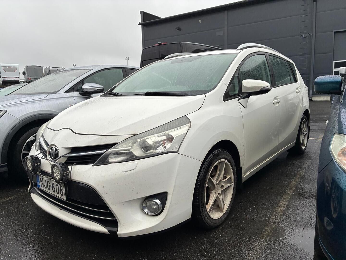 Toyota Verso 2013 2,0 D-4D Active 7p - Myydään huutokaupat.com - Facelift | Peruutuskamera | Vetokoukku | Lohkolämmitin sisäpistokkeella | Navigointi | Cruise | Kahdet renkaat vanteilla