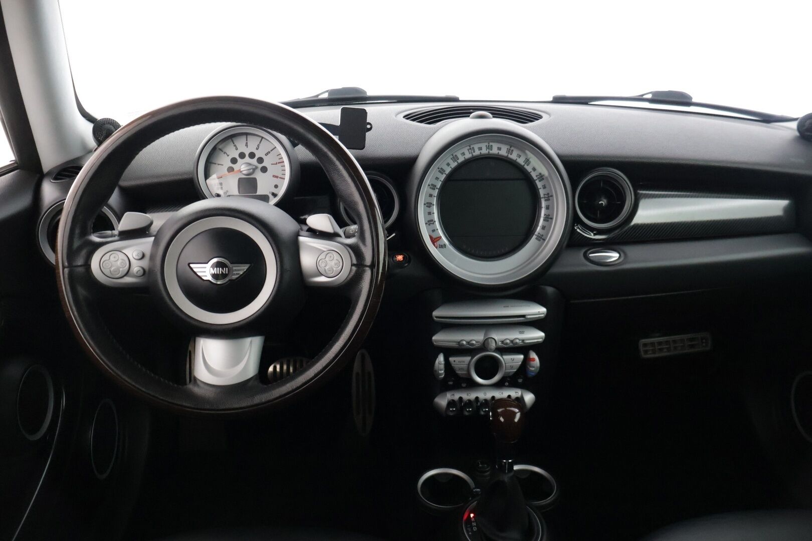 Mini Cooper S 2009 COOPER S CLUBMAN 1,6 R55* Sisätilanlämmitin / Tutka / Tuulilasinlämmitin / Nahkapenkit * - *Särmällä huoltohistorialla / R55 Korimalli / Ketju vaihdettu / Kahdet hyvät renkaat omilla alumiinivanteilla *