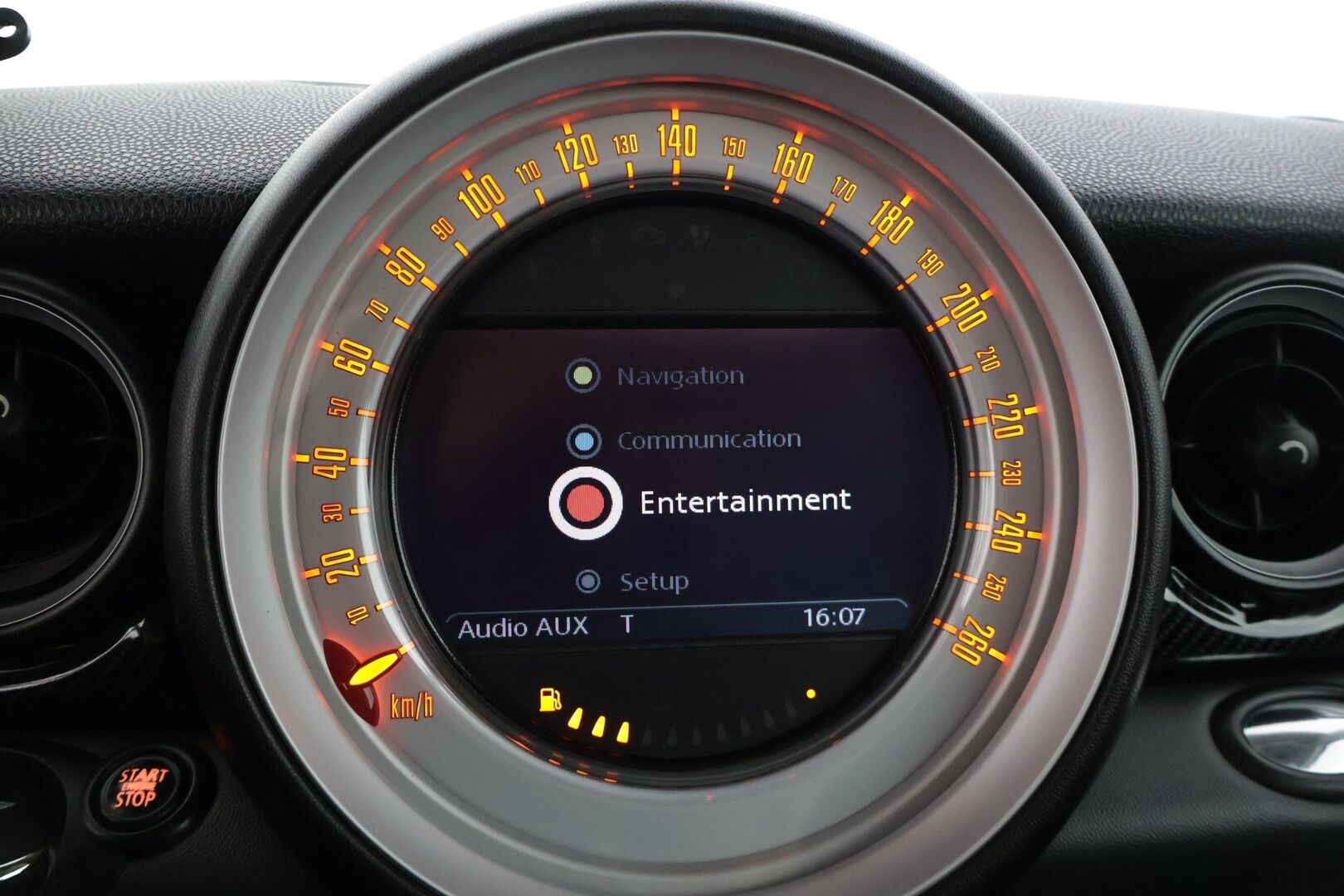 Mini Cooper S 2009 COOPER S CLUBMAN 1,6 R55* Sisätilanlämmitin / Tutka / Tuulilasinlämmitin / Nahkapenkit * - *Särmällä huoltohistorialla / R55 Korimalli / Ketju vaihdettu / Kahdet hyvät renkaat omilla alumiinivanteilla *