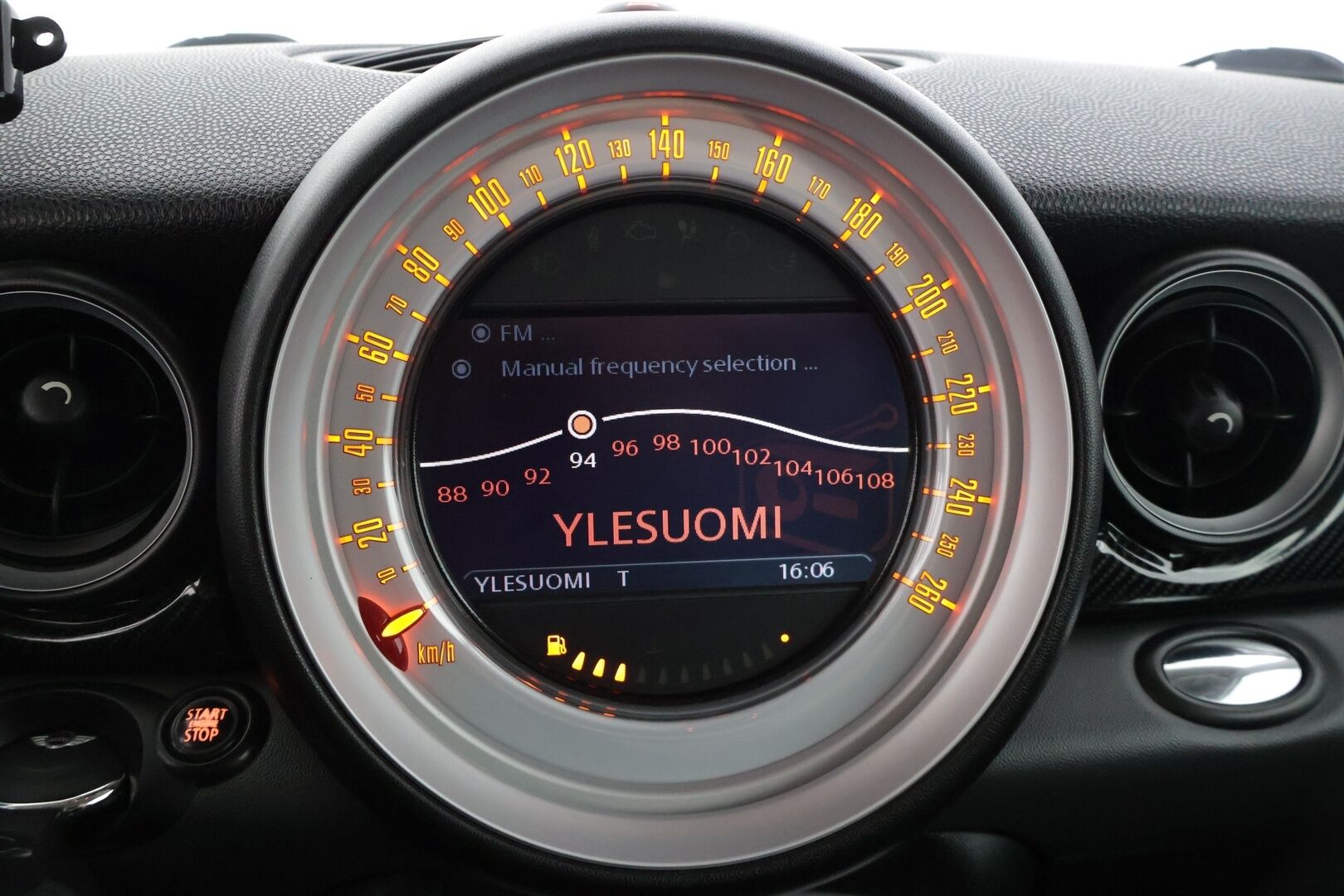 Mini Cooper S 2009 COOPER S CLUBMAN 1,6 R55* Sisätilanlämmitin / Tutka / Tuulilasinlämmitin / Nahkapenkit * - *Särmällä huoltohistorialla / R55 Korimalli / Ketju vaihdettu / Kahdet hyvät renkaat omilla alumiinivanteilla *