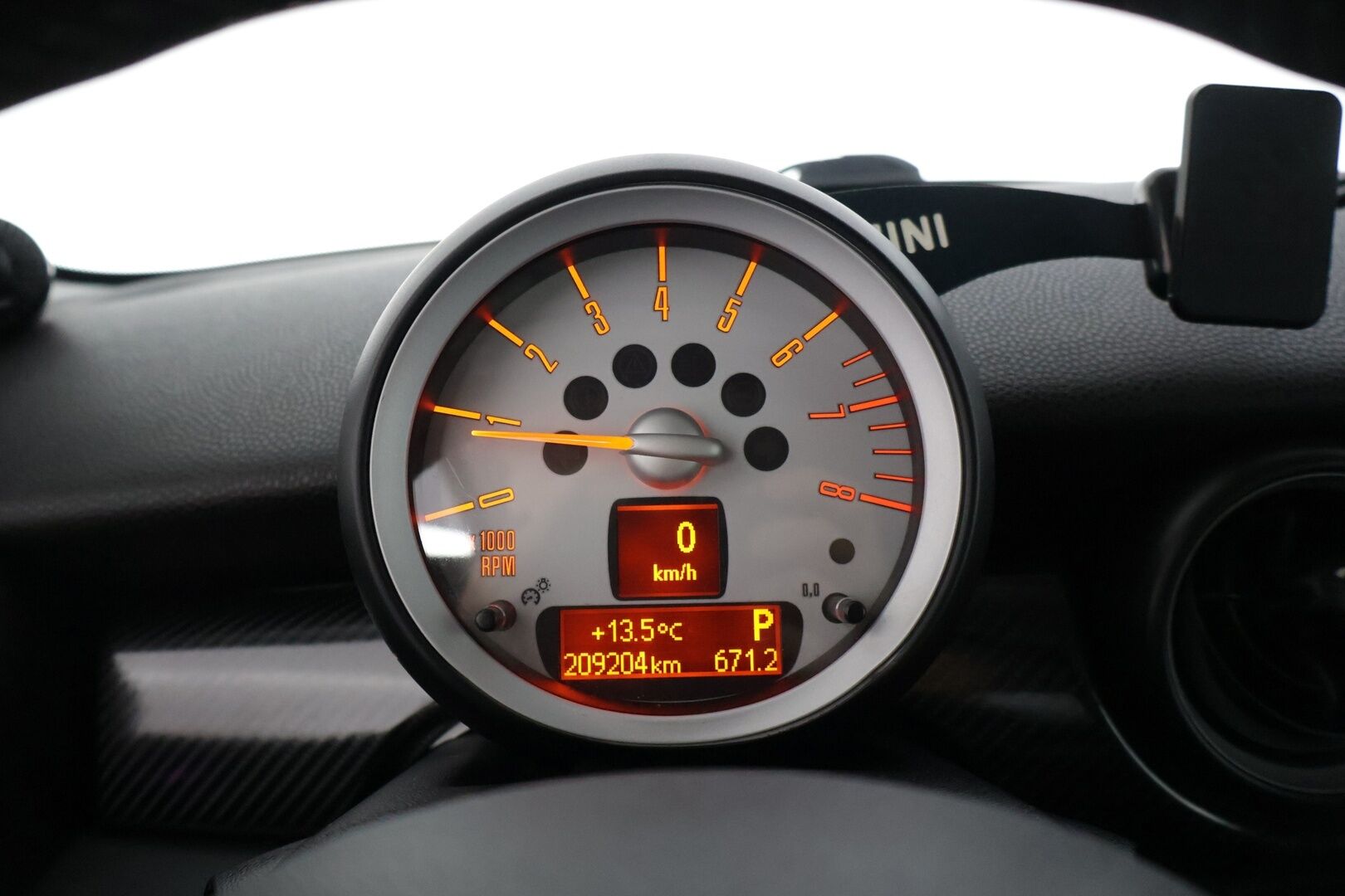 Mini Cooper S 2009 COOPER S CLUBMAN 1,6 R55* Sisätilanlämmitin / Tutka / Tuulilasinlämmitin / Nahkapenkit * - *Särmällä huoltohistorialla / R55 Korimalli / Ketju vaihdettu / Kahdet hyvät renkaat omilla alumiinivanteilla *