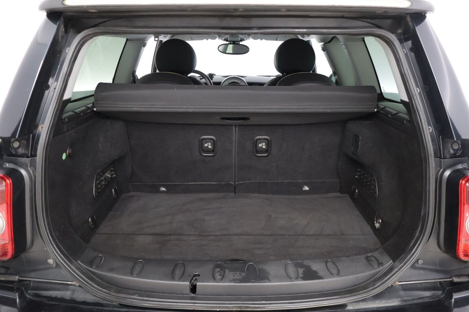 Mini Cooper S 2009 COOPER S CLUBMAN 1,6 R55* Sisätilanlämmitin / Tutka / Tuulilasinlämmitin / Nahkapenkit * - *Särmällä huoltohistorialla / R55 Korimalli / Ketju vaihdettu / Kahdet hyvät renkaat omilla alumiinivanteilla *