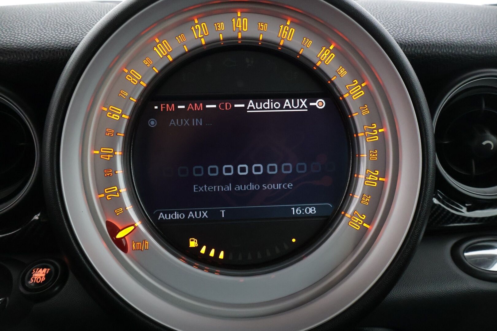 Mini Cooper S 2009 COOPER S CLUBMAN 1,6 R55* Sisätilanlämmitin / Tutka / Tuulilasinlämmitin / Nahkapenkit * - *Särmällä huoltohistorialla / R55 Korimalli / Ketju vaihdettu / Kahdet hyvät renkaat omilla alumiinivanteilla *