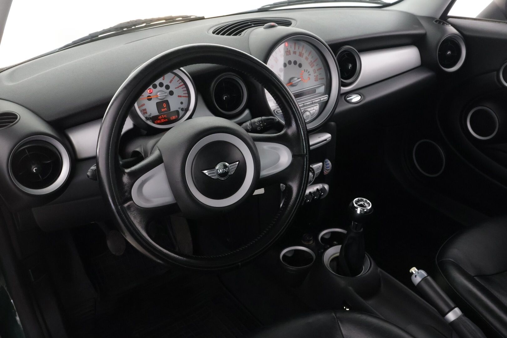 Mini Cooper 2007 COOPER * Auto on myynnissä Huutokaupat.comissa!* - | 2x avain! | 2x renkaat! | Lohko! | Penkinlämmittimet! | Ketju Tehty! | Huutokaupat! |
