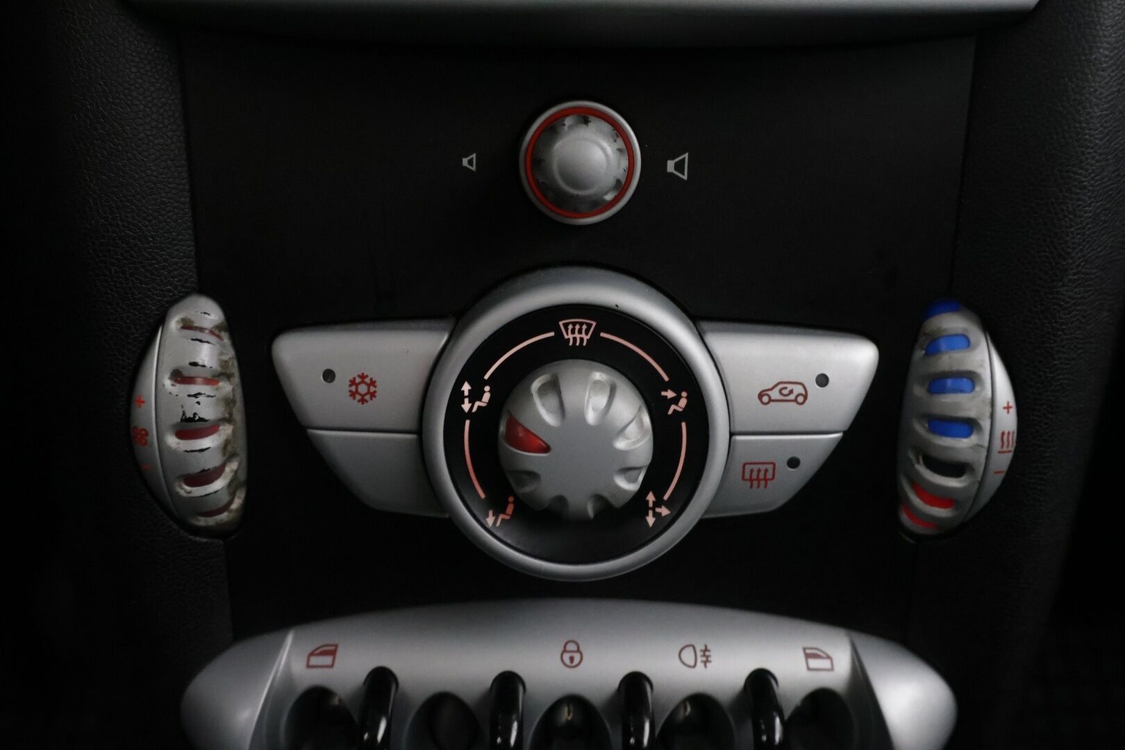 Mini Cooper 2007 COOPER * Auto on myynnissä Huutokaupat.comissa!* - | 2x avain! | 2x renkaat! | Lohko! | Penkinlämmittimet! | Ketju Tehty! | Huutokaupat! |