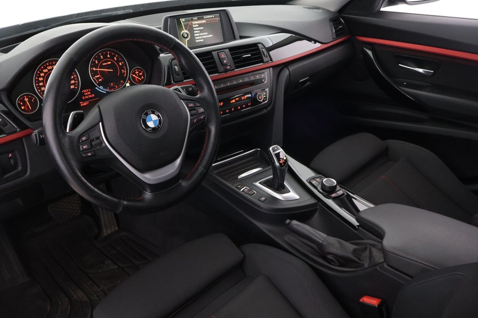 BMW 320 Gran Turismo 2013 F34 Gran Turismo 320i TwinPower Turbo A Business * HUD / Xenon / Lohko / Hifi / Vakkari / P-Kamera / Tutkat * - * Suomi-auto / Kahdet renkaat / Sähköinen huoltokirja *