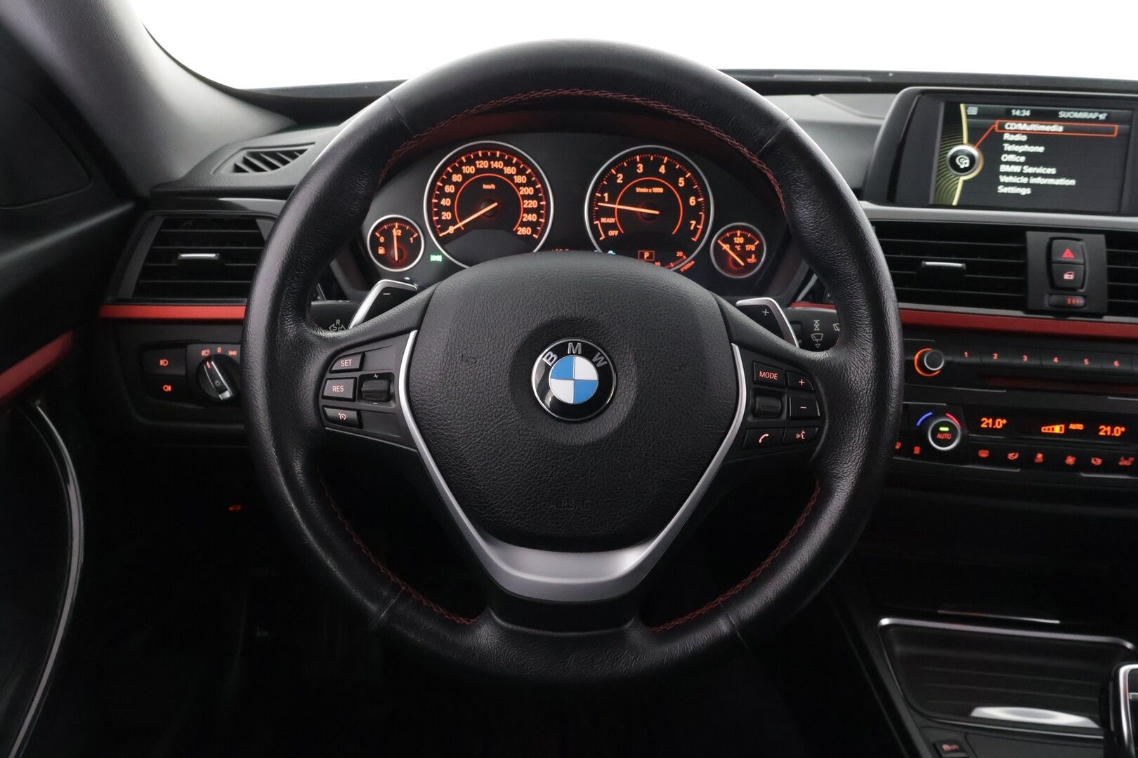 BMW 320 Gran Turismo 2013 F34 Gran Turismo 320i TwinPower Turbo A Business * HUD / Xenon / Lohko / Hifi / Vakkari / P-Kamera / Tutkat * - * Suomi-auto / Kahdet renkaat / Sähköinen huoltokirja *