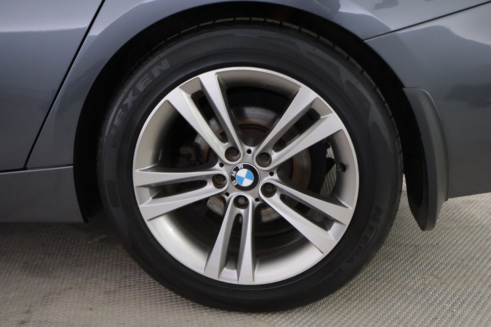 BMW 320 Gran Turismo 2013 F34 Gran Turismo 320i TwinPower Turbo A Business * HUD / Xenon / Lohko / Hifi / Vakkari / P-Kamera / Tutkat * - * Suomi-auto / Kahdet renkaat / Sähköinen huoltokirja *