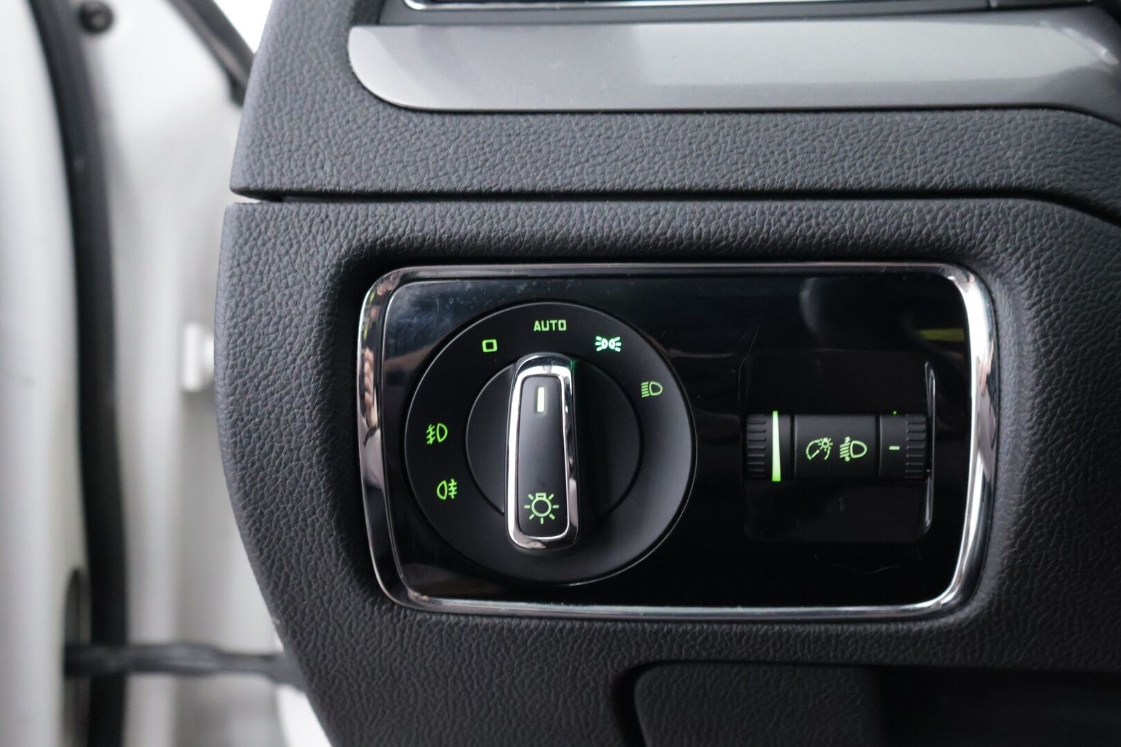 Skoda Superb 2014 Combi 2,0 TDI 140 Active Business DSG Autom. - YritysOutlet - Myydään vain yrityksille - – Tämä auto myydään YritysOutlet -valikoimasta vain yritykselle