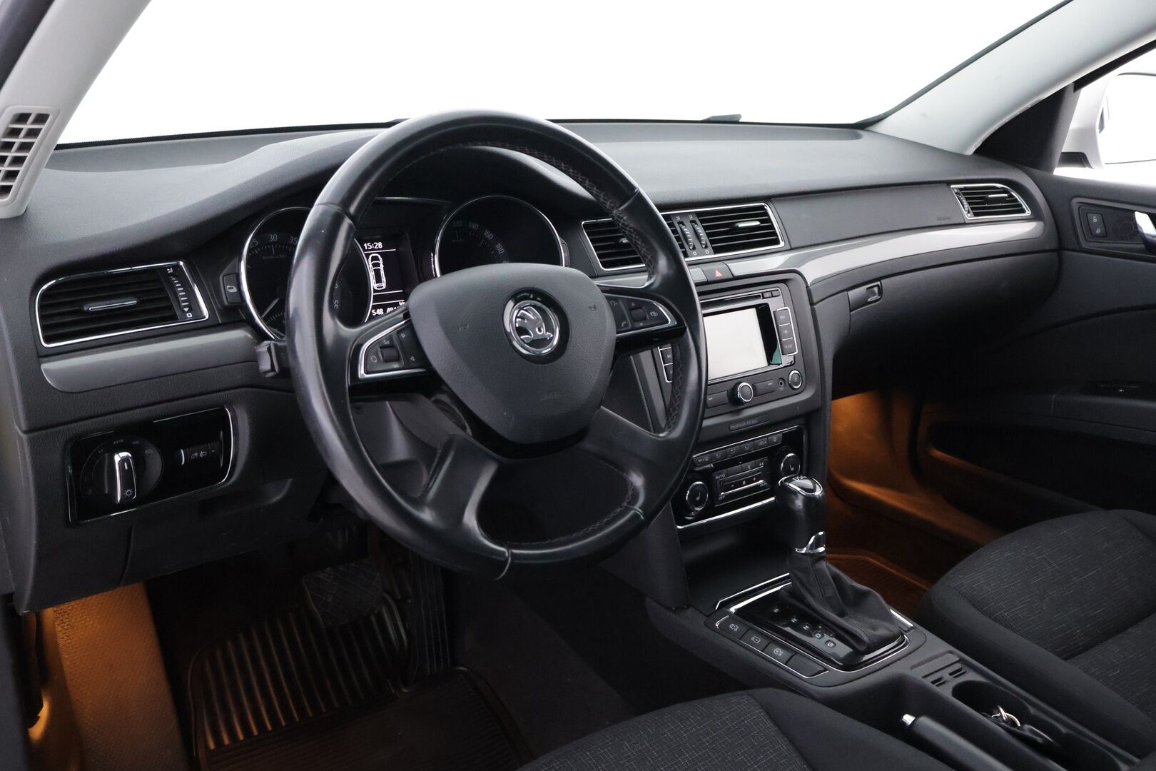 Skoda Superb 2014 Combi 2,0 TDI 140 Active Business DSG Autom. - YritysOutlet - Myydään vain yrityksille - – Tämä auto myydään YritysOutlet -valikoimasta vain yritykselle