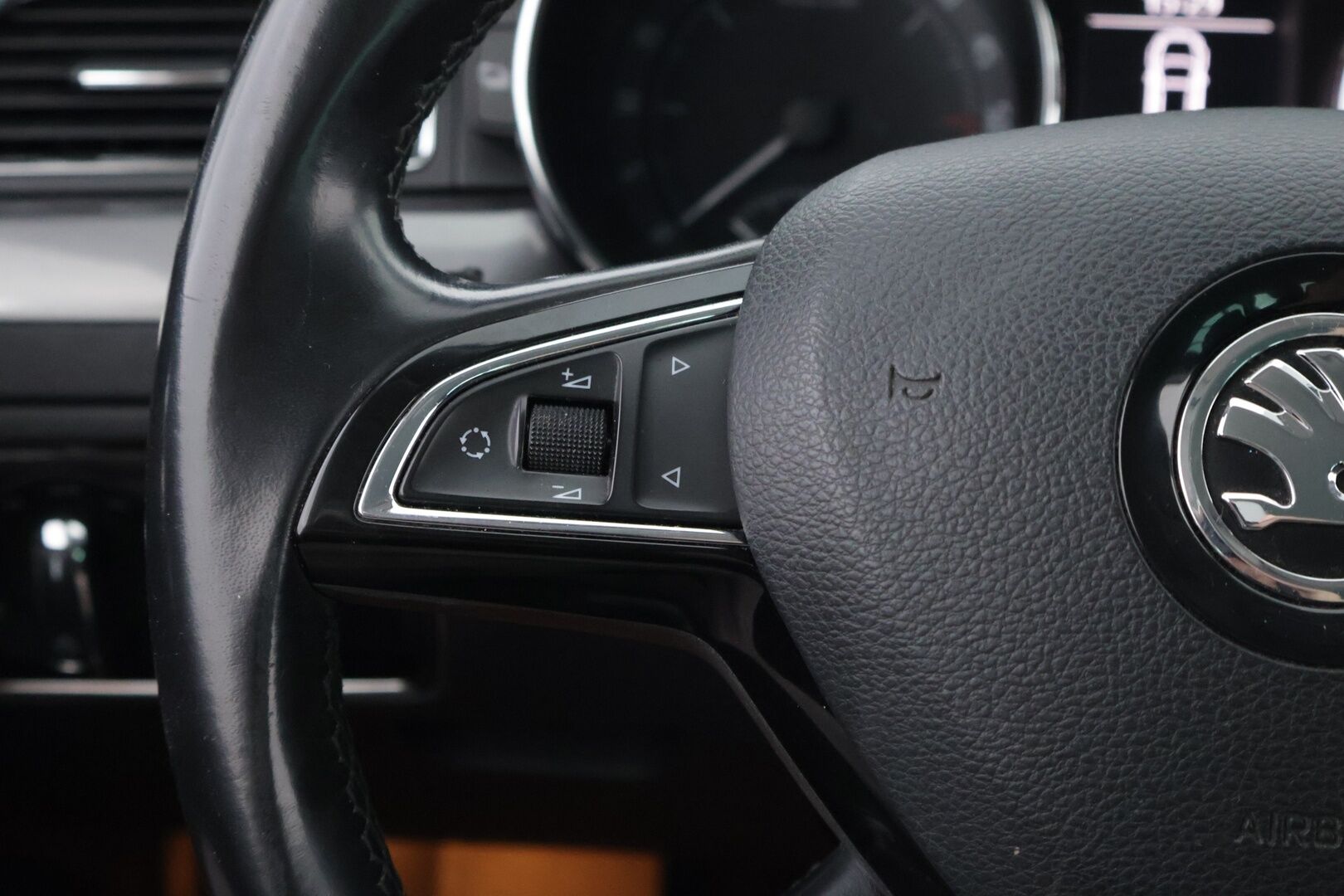 Skoda Superb 2014 Combi 2,0 TDI 140 Active Business DSG Autom. - YritysOutlet - Myydään vain yrityksille - – Tämä auto myydään YritysOutlet -valikoimasta vain yritykselle