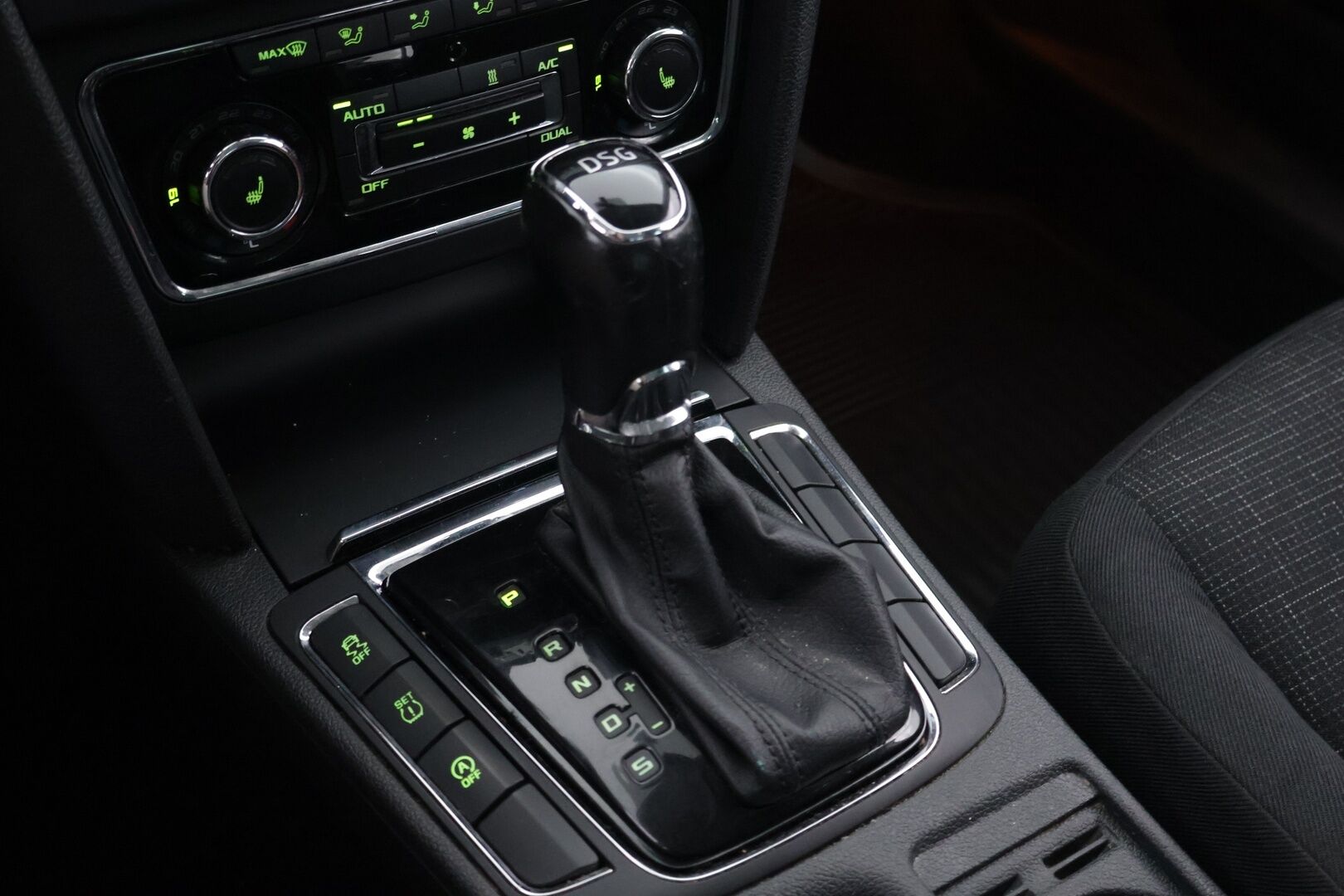 Skoda Superb 2014 Combi 2,0 TDI 140 Active Business DSG Autom. - YritysOutlet - Myydään vain yrityksille - – Tämä auto myydään YritysOutlet -valikoimasta vain yritykselle
