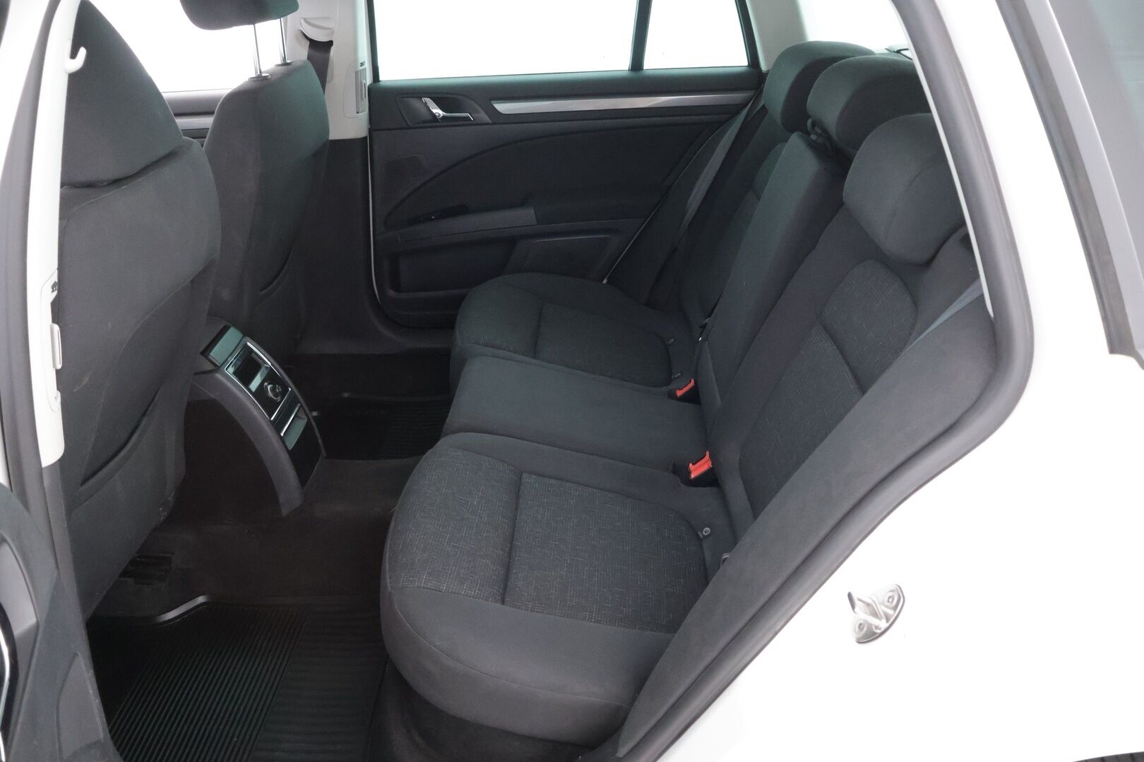 Skoda Superb 2014 Combi 2,0 TDI 140 Active Business DSG Autom. - YritysOutlet - Myydään vain yrityksille - – Tämä auto myydään YritysOutlet -valikoimasta vain yritykselle