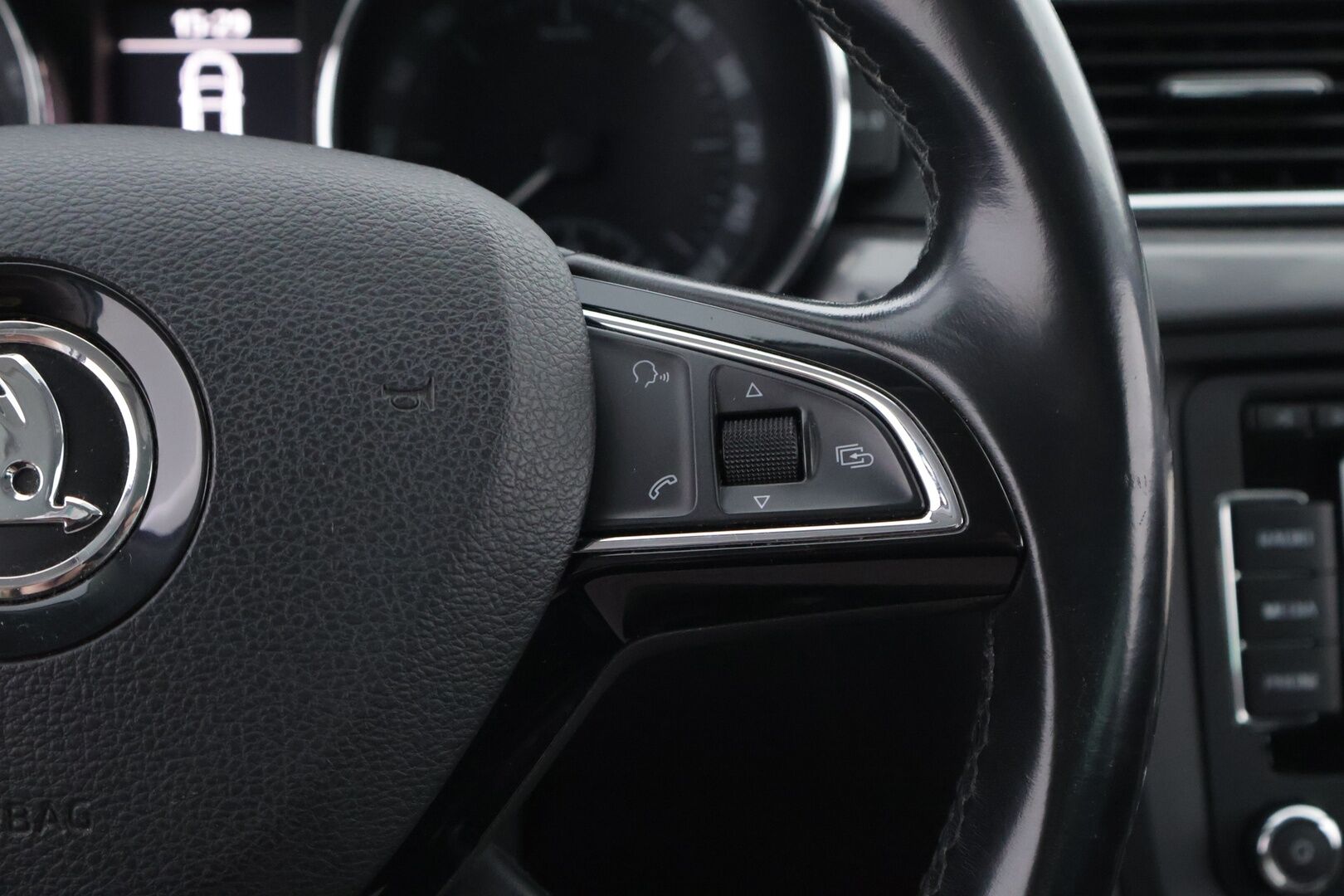 Skoda Superb 2014 Combi 2,0 TDI 140 Active Business DSG Autom. - YritysOutlet - Myydään vain yrityksille - – Tämä auto myydään YritysOutlet -valikoimasta vain yritykselle