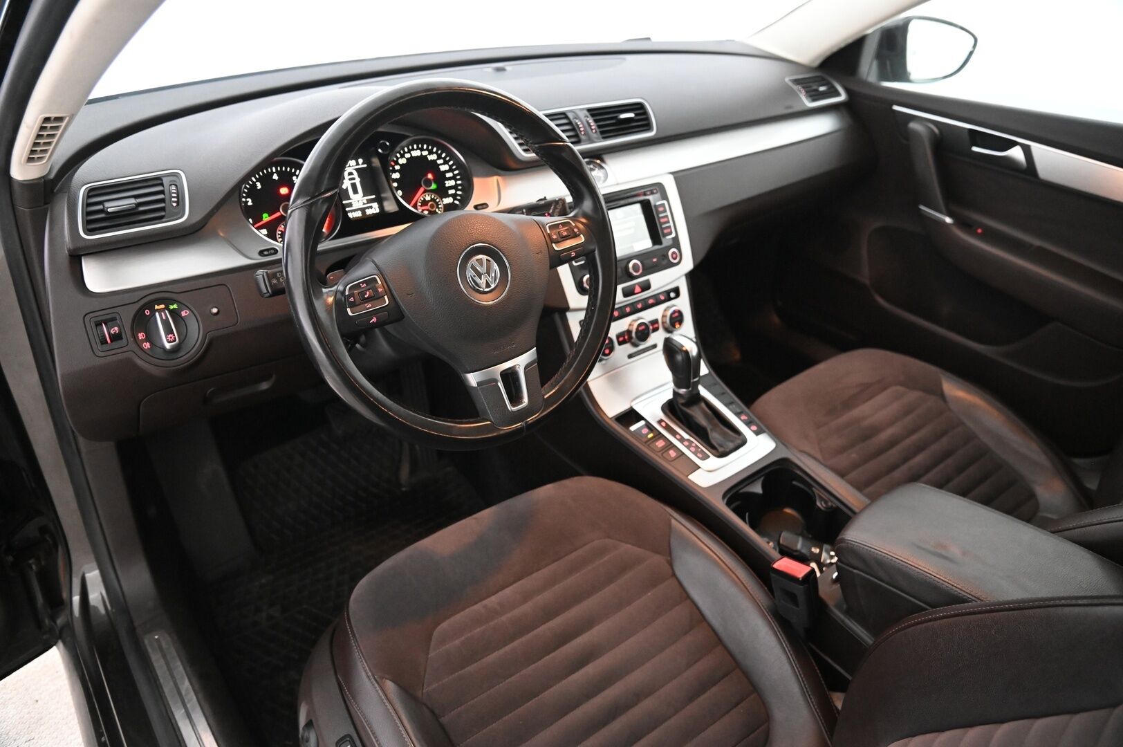 Volkswagen Passat 2013 Variant Highline 1,4 TSI MultiFuel 118 kW (160 hv) DSG-automaatti *Myydään Huutokaupat.com* - *ACC / Panorama / Lane-assist / Alle taittuva koukku / Leimaa 07/2026 asti!*